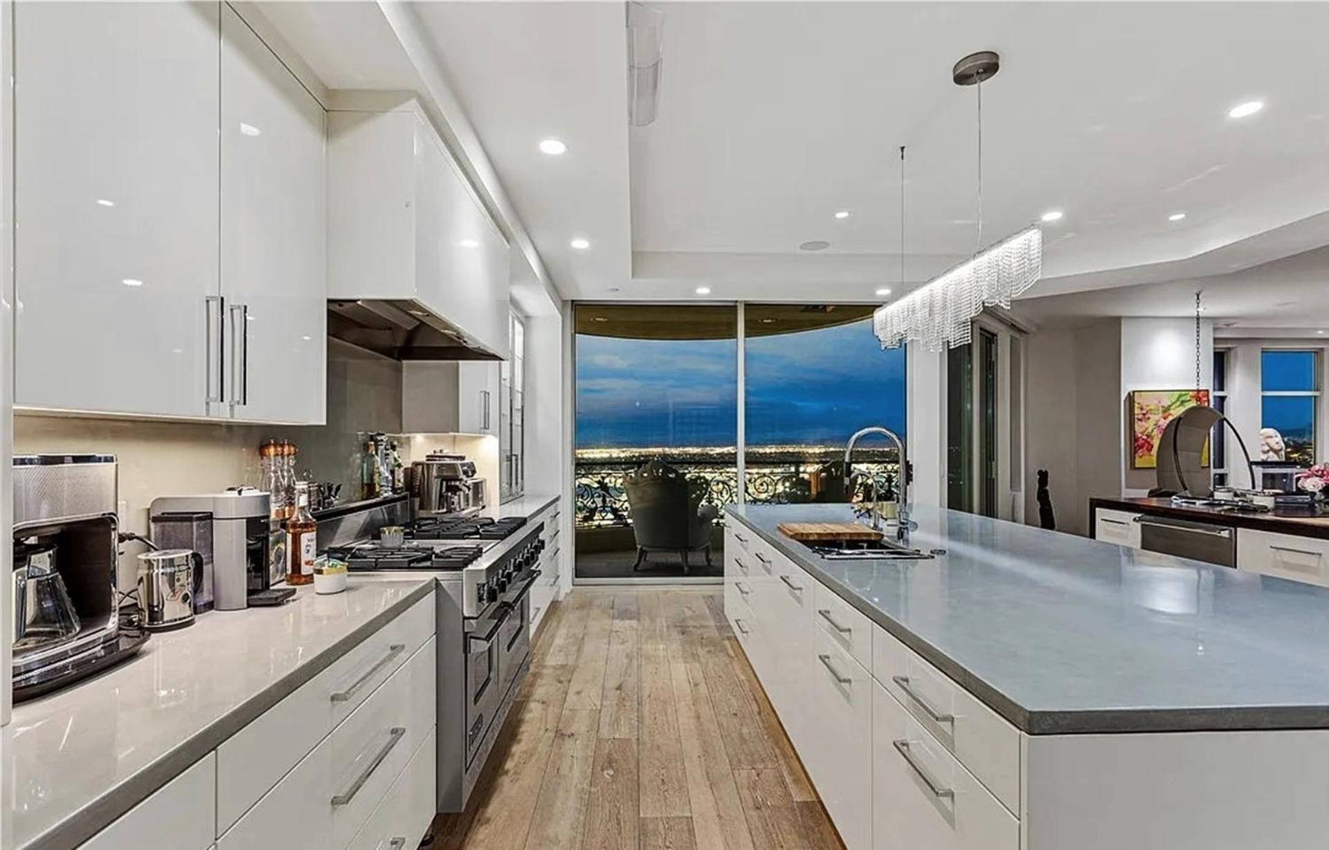Luxurious Four-bedroom Penthouse Las Vegas