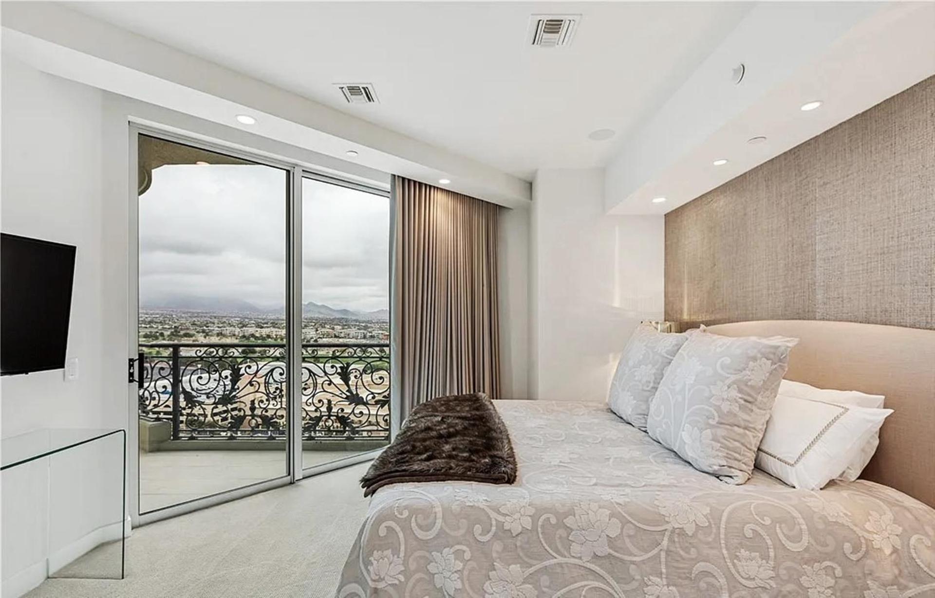 Luxurious Four-bedroom Penthouse