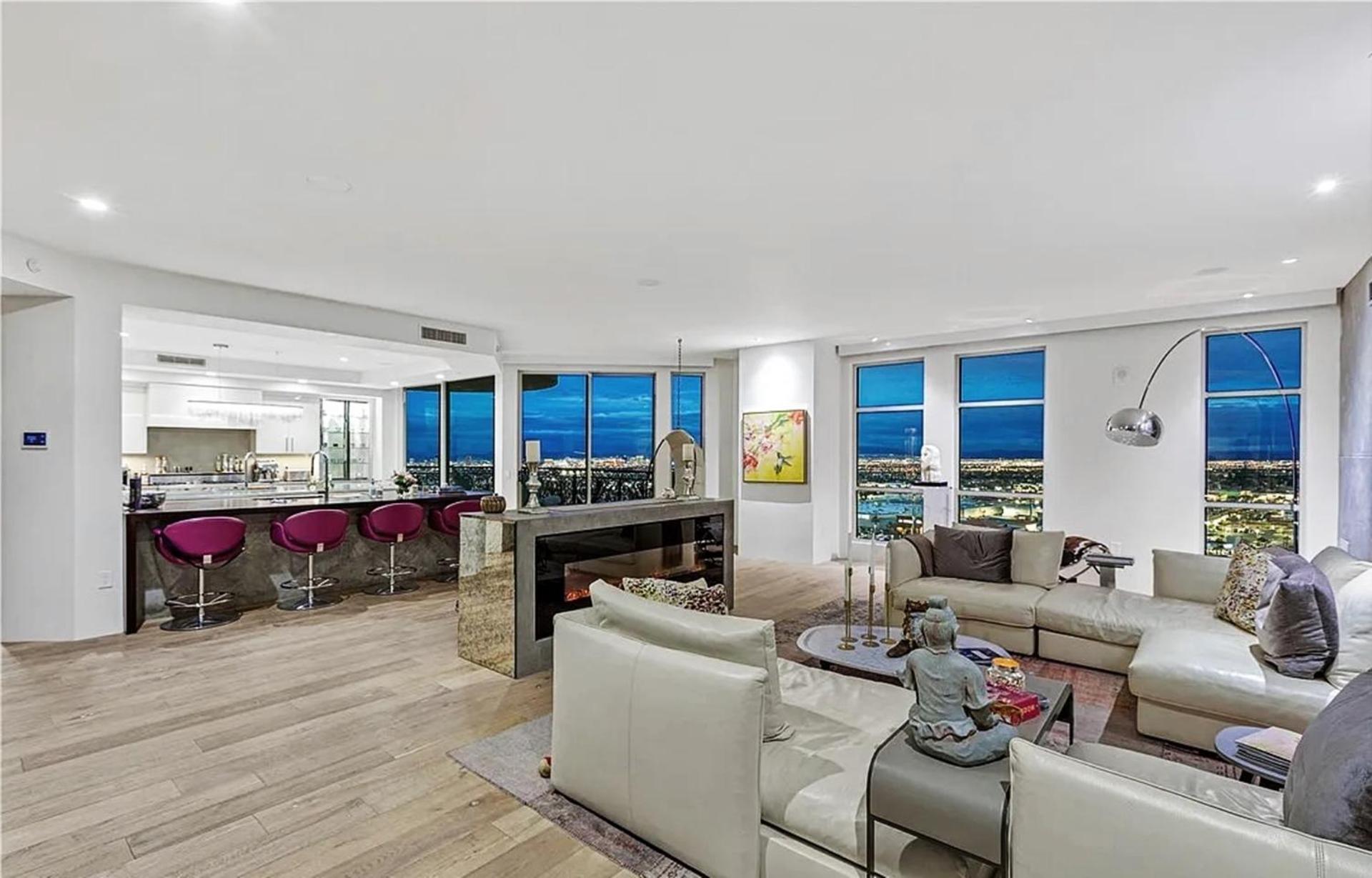 Luxurious Four-bedroom Penthouse * Las Vegas