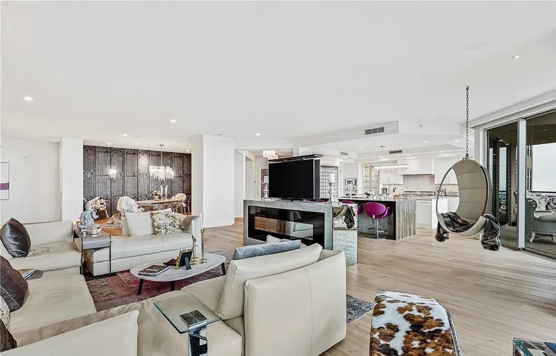 Luxurious Four-bedroom Penthouse