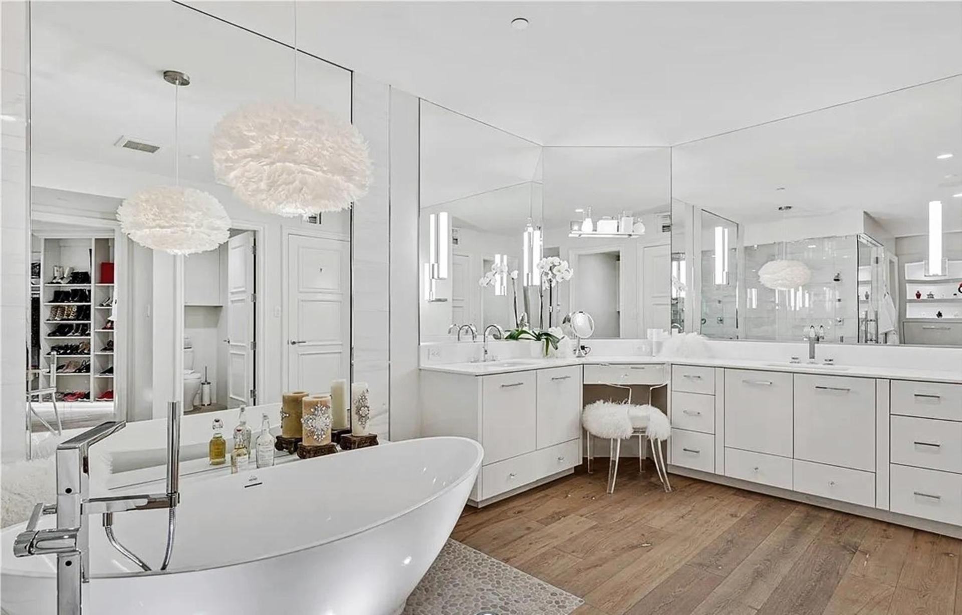 Apartment Luxurious Four-bedroom Penthouse