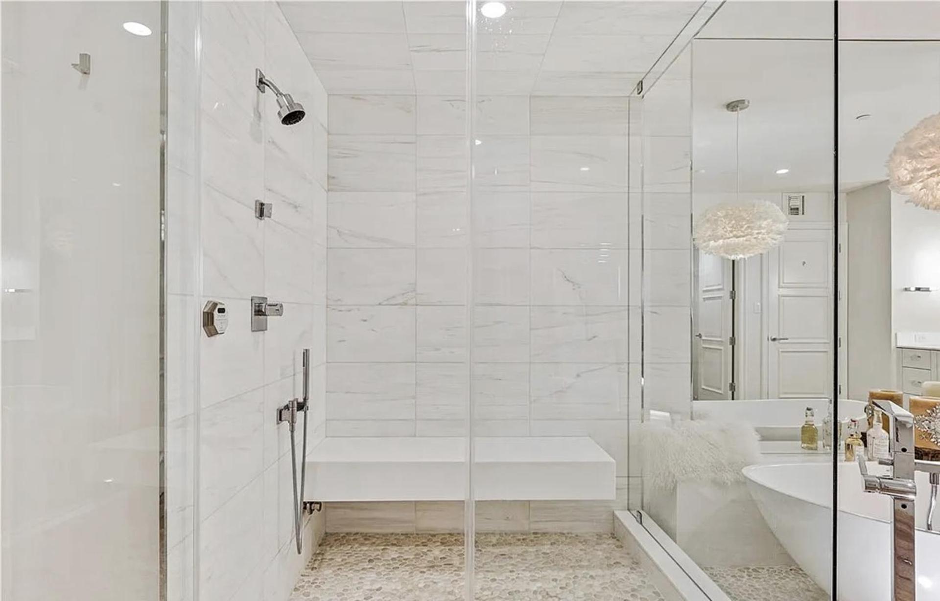 Luxurious Four-bedroom Penthouse Apartment