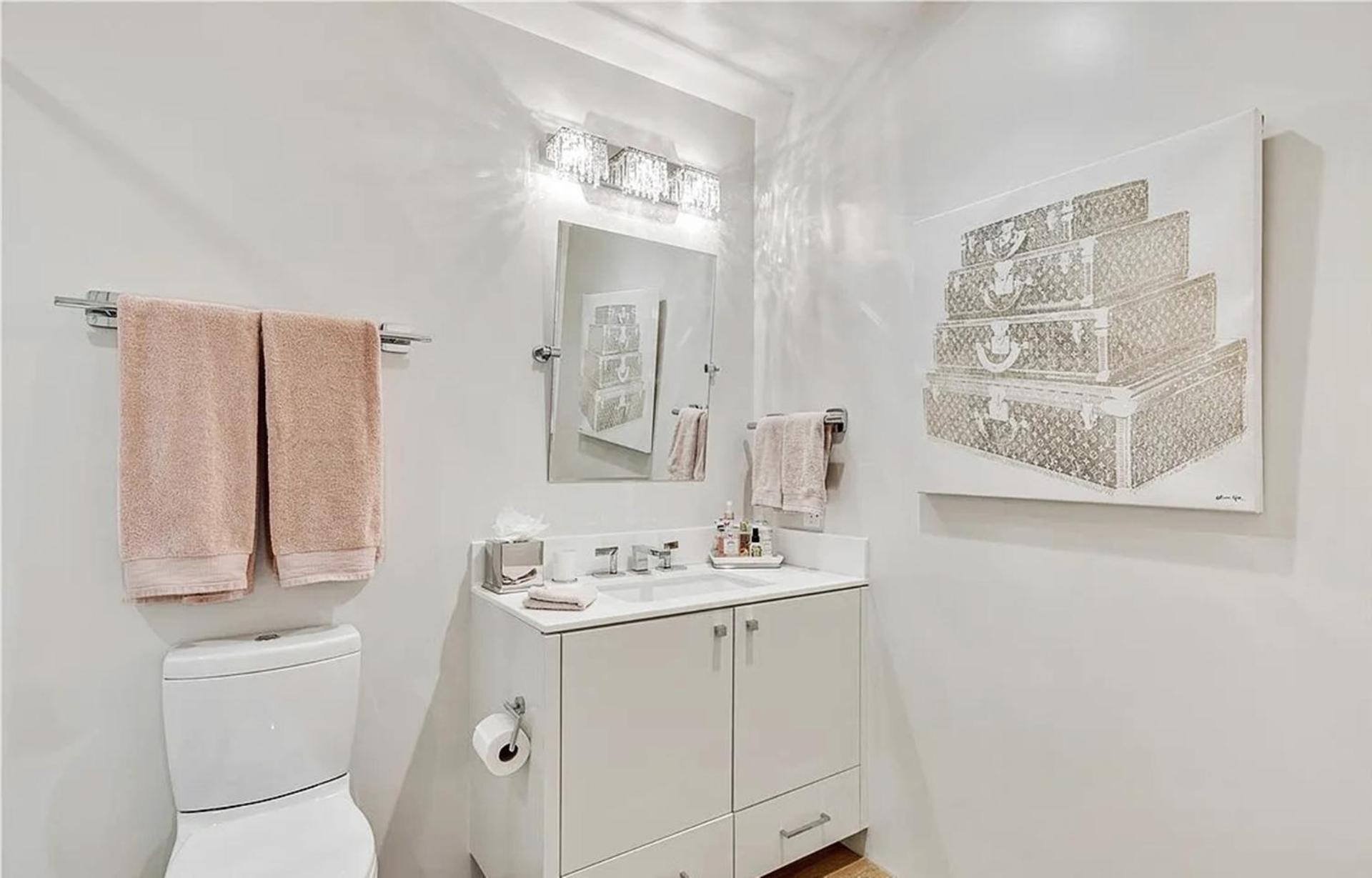 Luxurious Four-bedroom Penthouse Apartment *