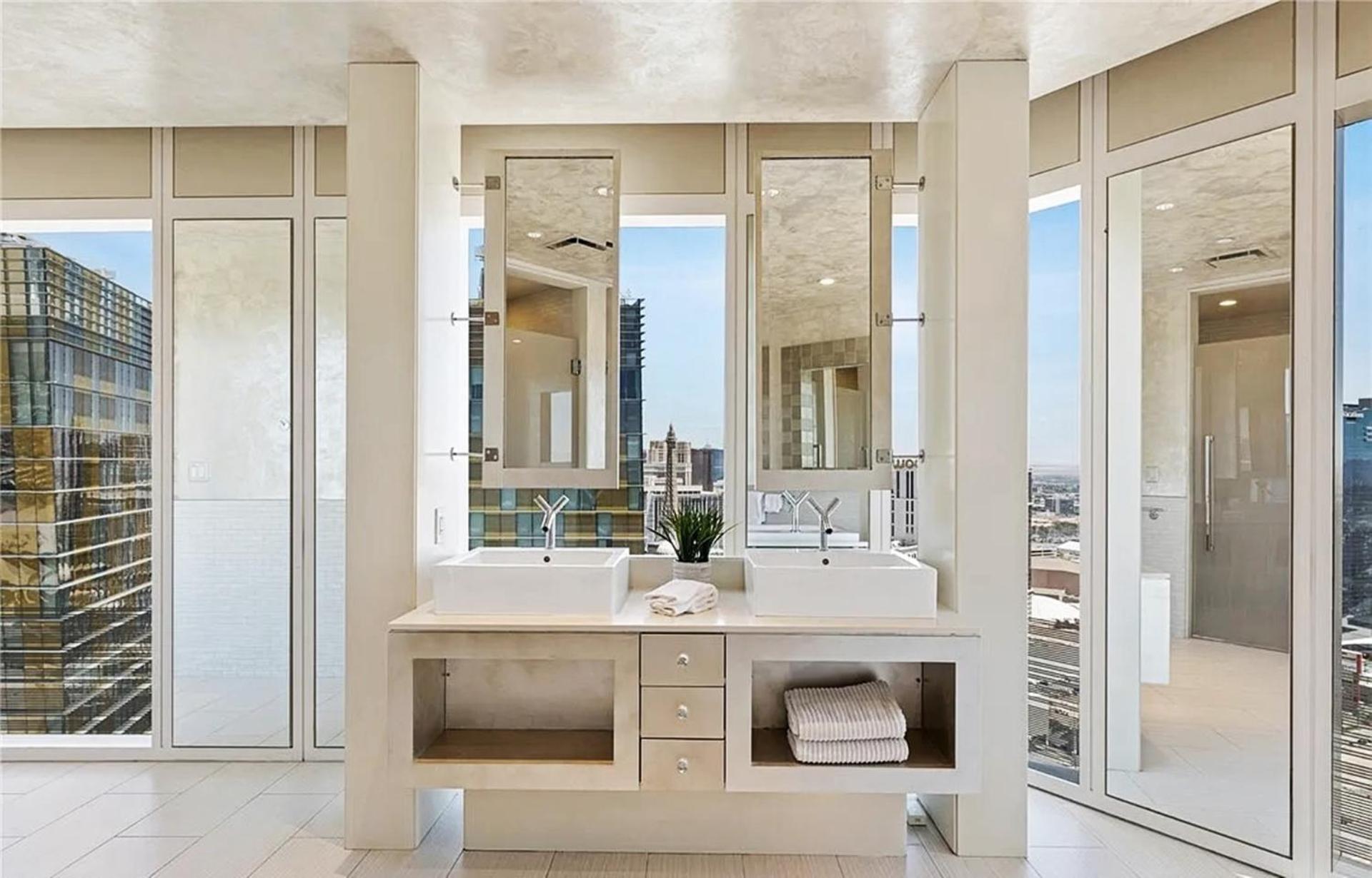 Elegant Two-bedroom Corner *