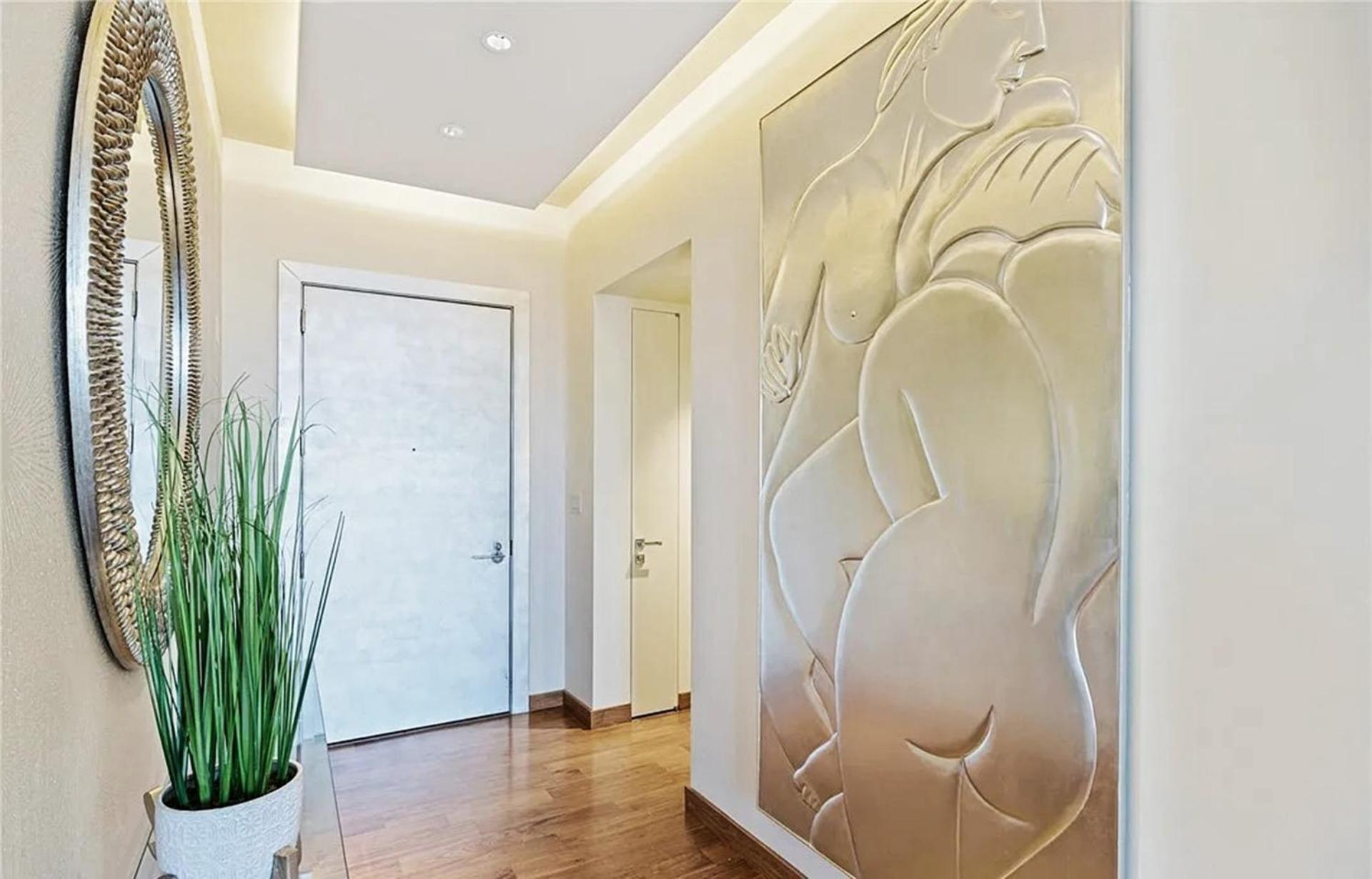 Elegant Two-bedroom Corner Appartement *