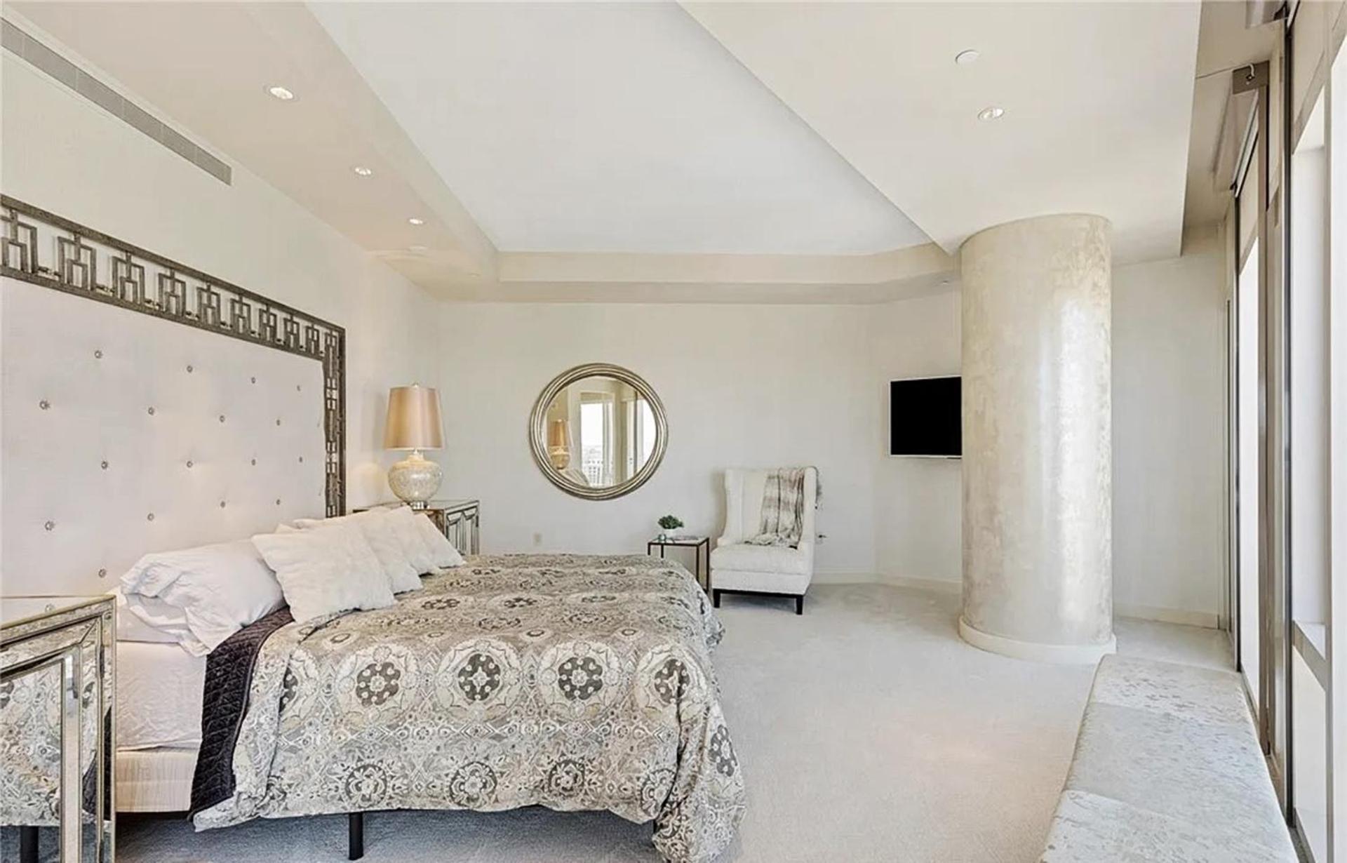 Elegant Two-bedroom Corner *