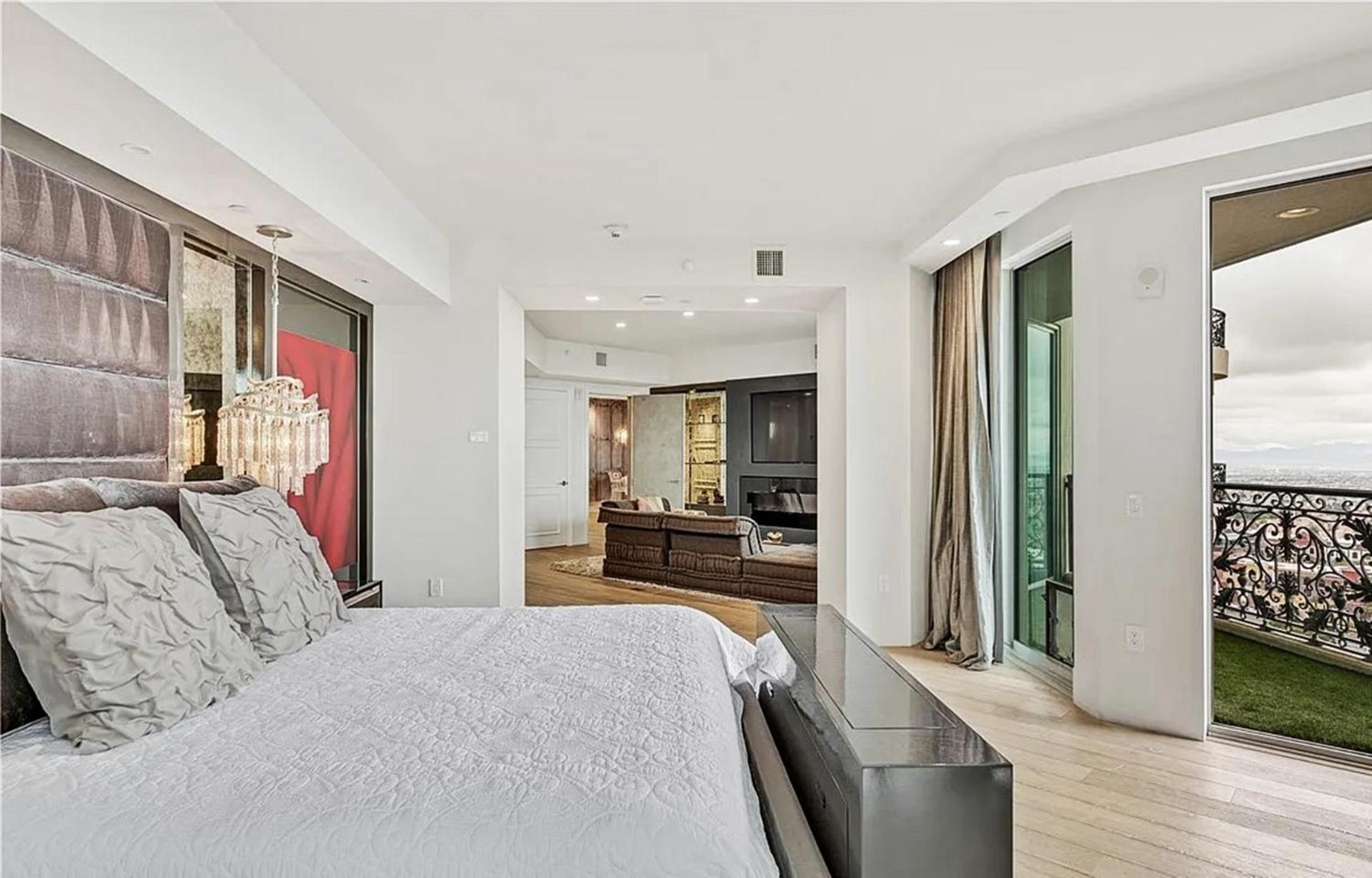 Luxurious Four-bedroom Penthouse * Las Vegas