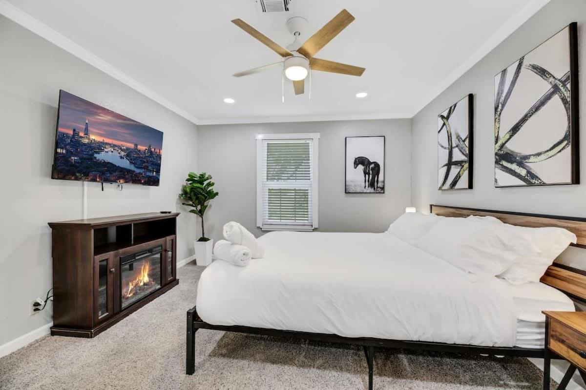 Modern With Theater And Hot Tub