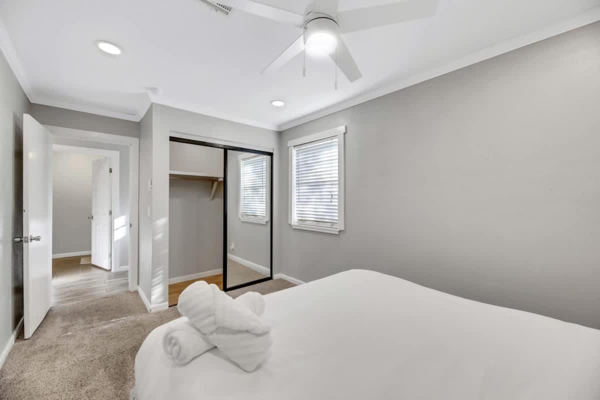 Modern With Theater And Hot Tub * Las Vegas