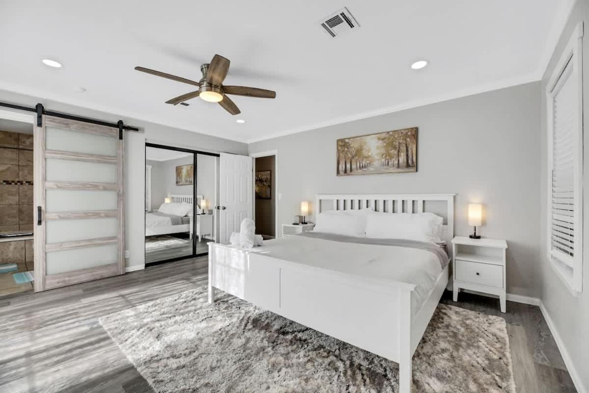 Modern With Theater And Hot Tub Las Vegas
