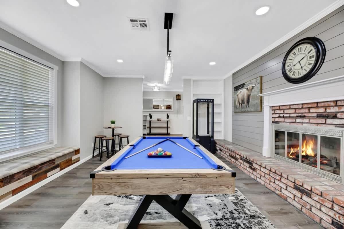 Modern With Theater And Hot Tub * Las Vegas