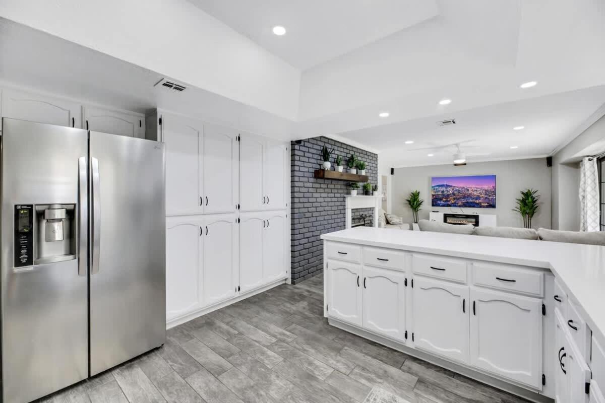 Modern With Theater And Hot Tub