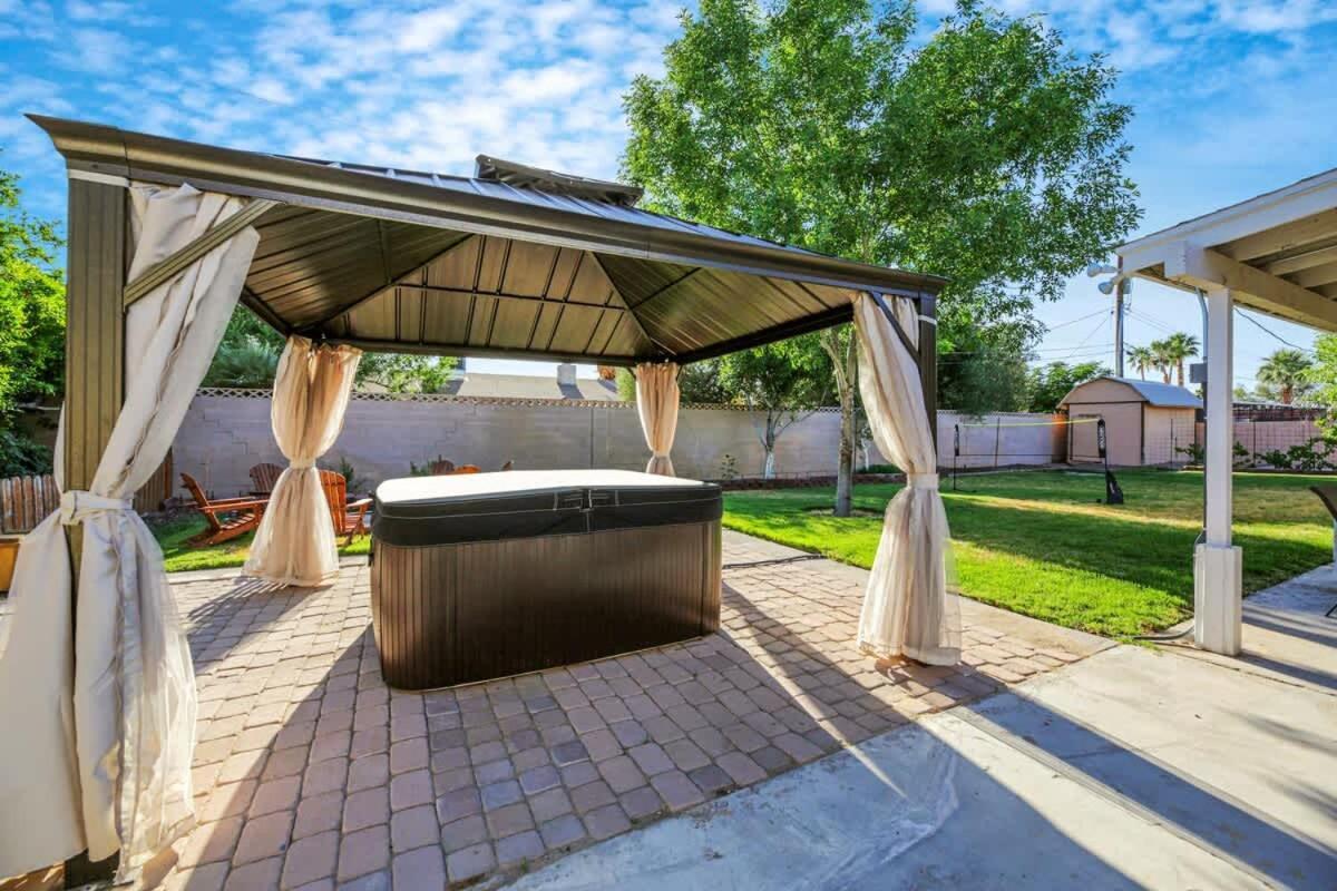 Modern With Theater And Hot Tub Holiday home Las Vegas