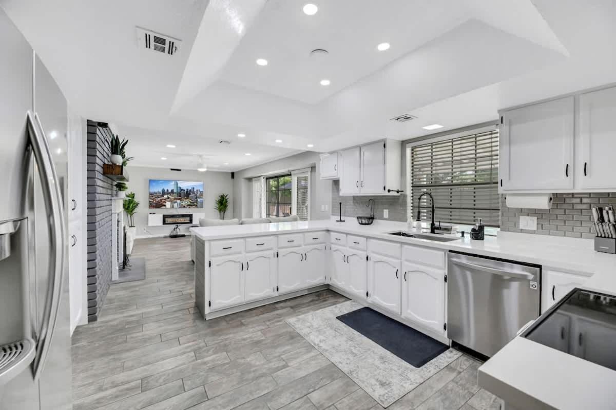 Modern With Theater And Hot Tub * Las Vegas