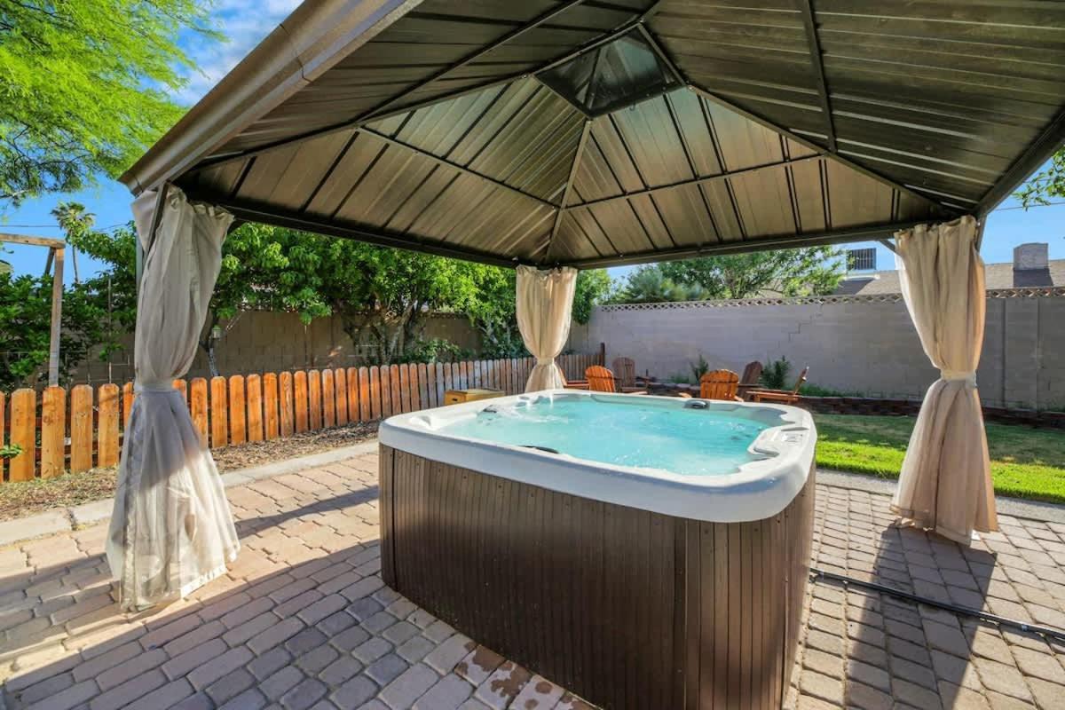 Modern With Theater And Hot Tub