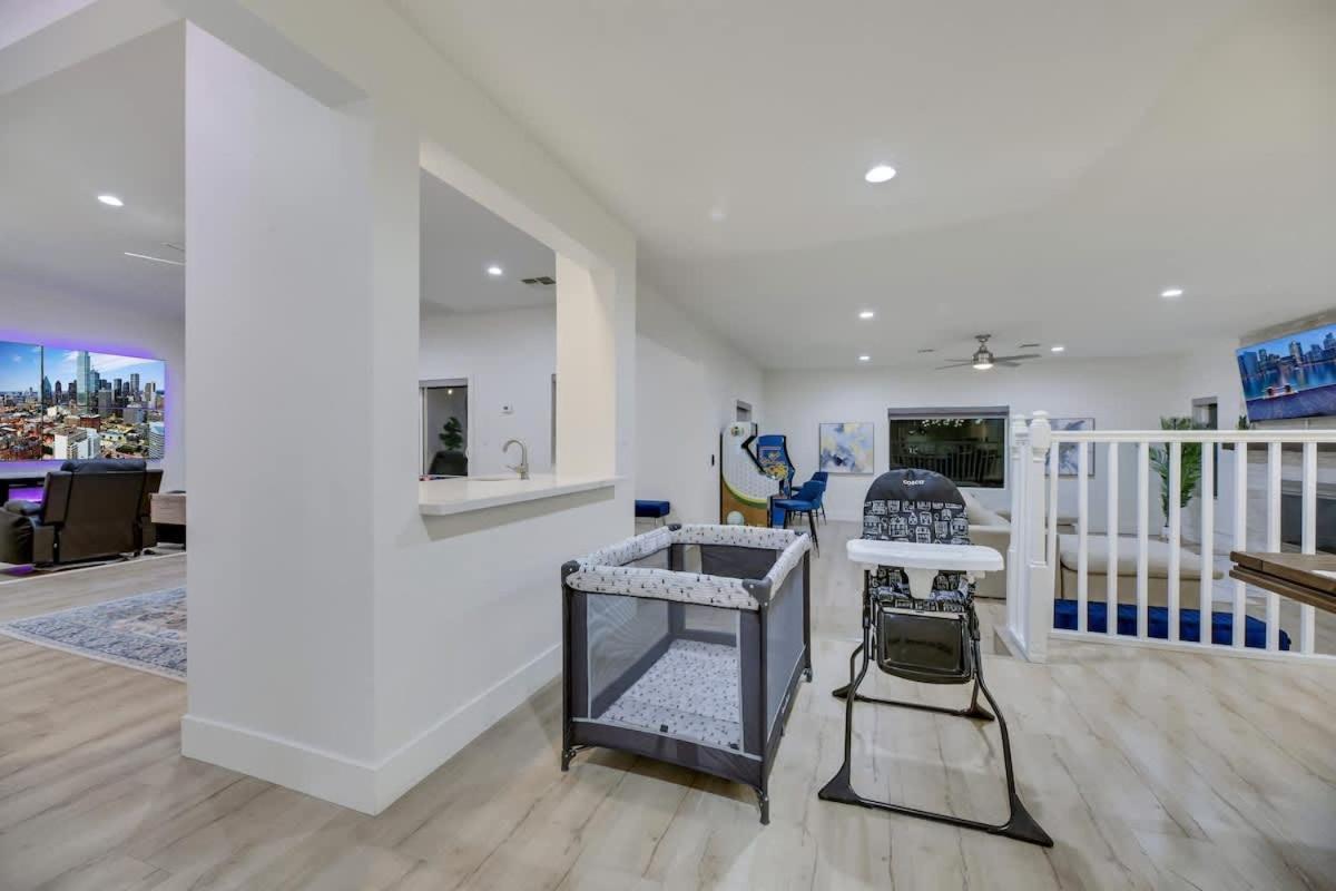 Villa Ultimate Family Getaway Pickleball Heated Pool Las Vegas