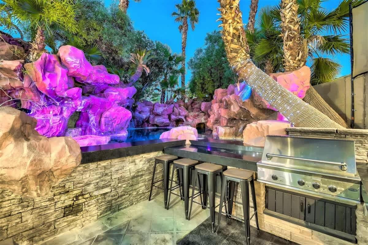 Wild Oasis With Omg Amazing Pool Modern Las Vegas
