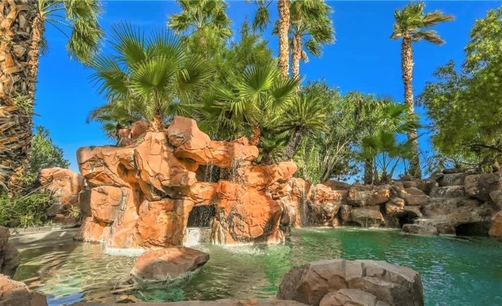 Wild Oasis With Omg Amazing Pool Modern Villa Las Vegas