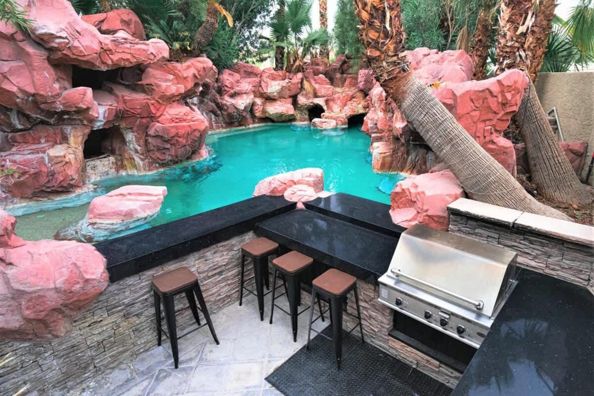 Wild Oasis With Omg Amazing Pool Modern *