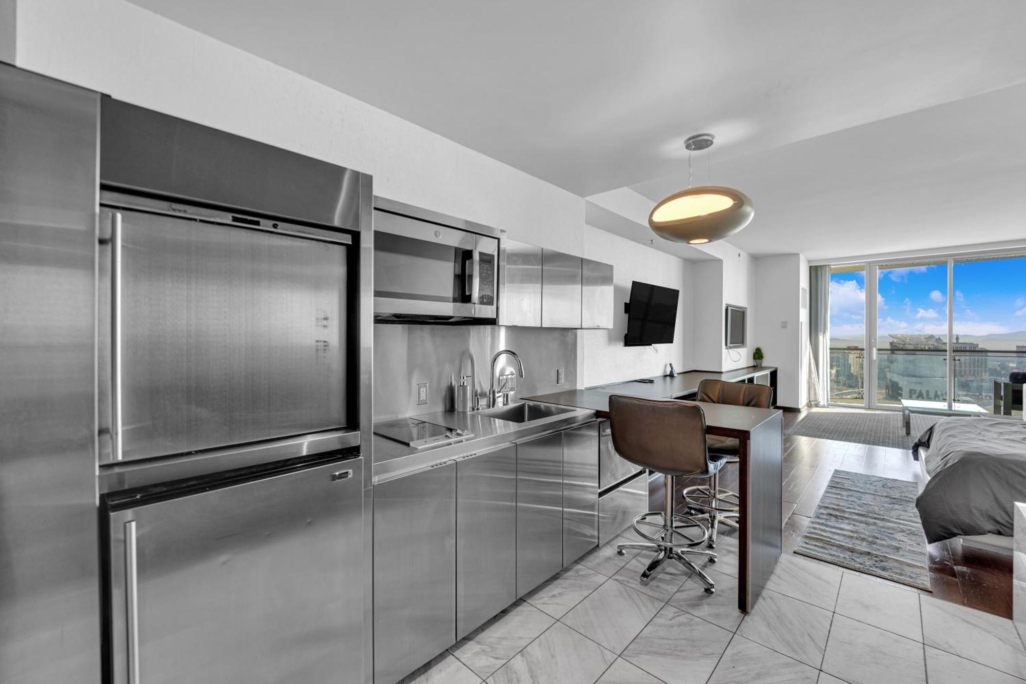52nd Floor Modern Luxury Studio Strip View *