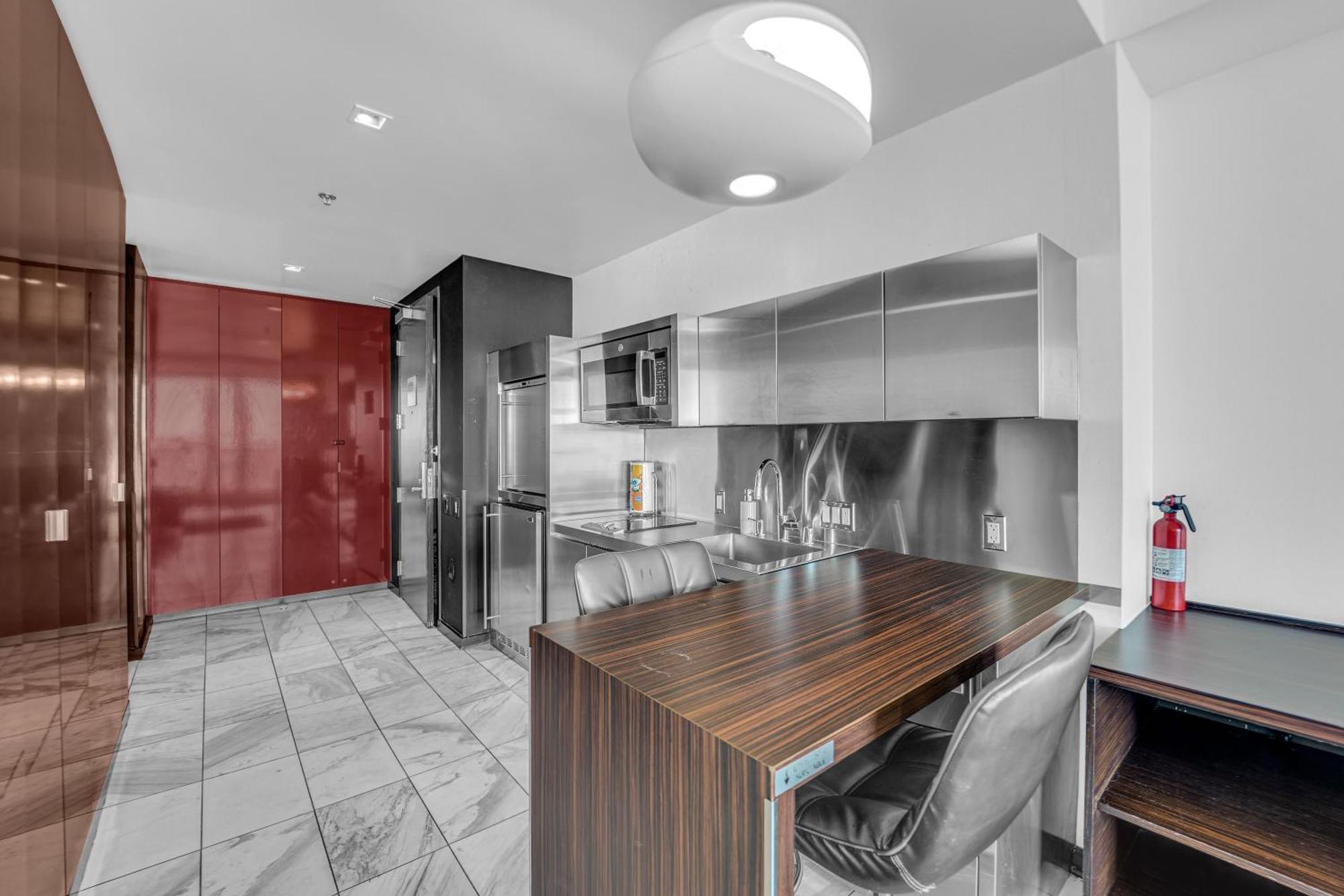 52nd Floor Modern Luxury Studio Strip View Apartment Las Vegas