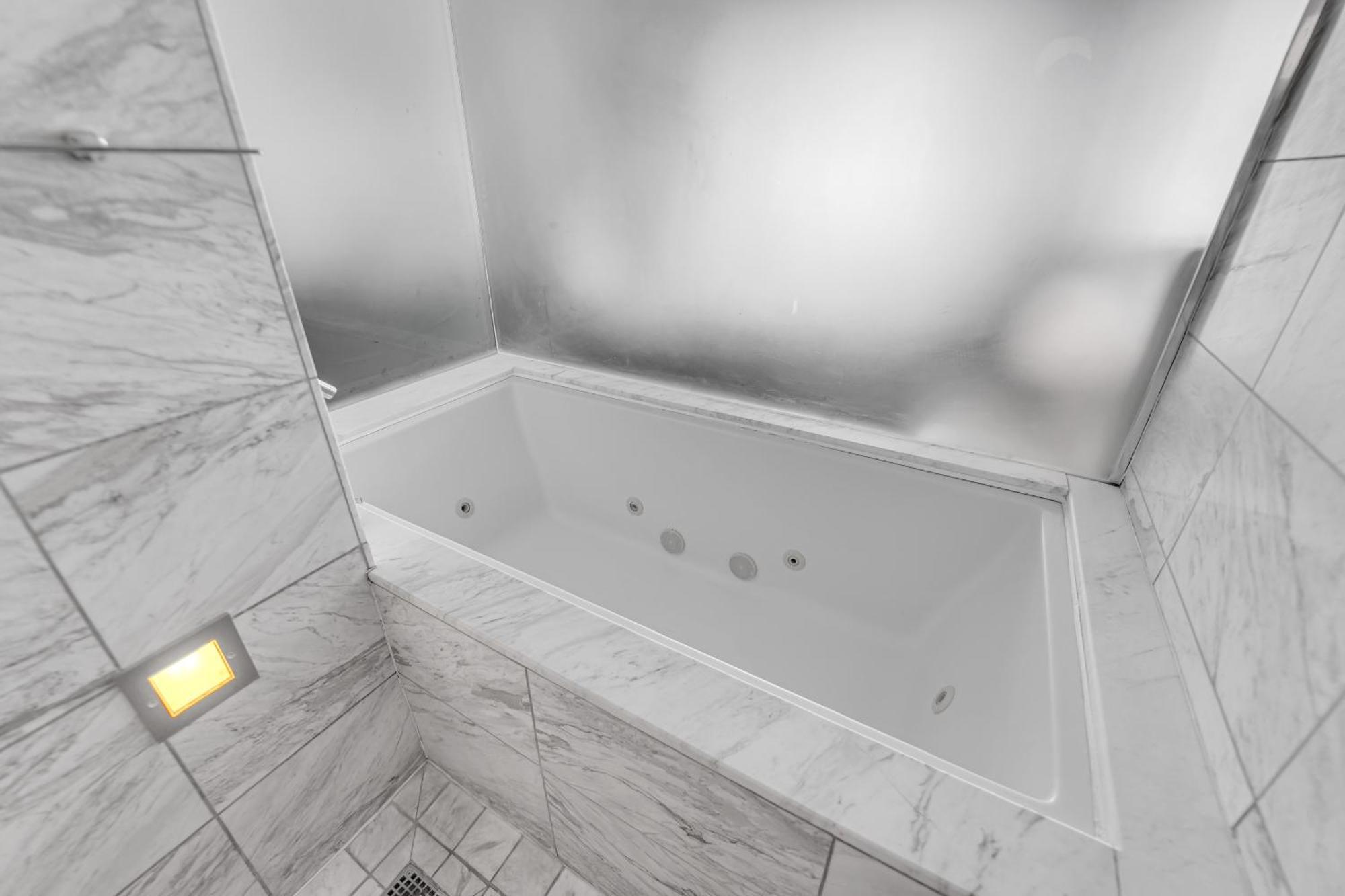 52nd Floor Modern Luxury Studio Strip View Apartment *