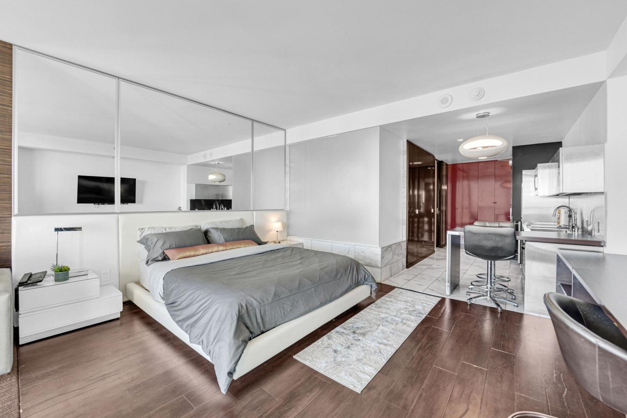 52nd Floor Modern Luxury Studio Strip View Apartment Las Vegas