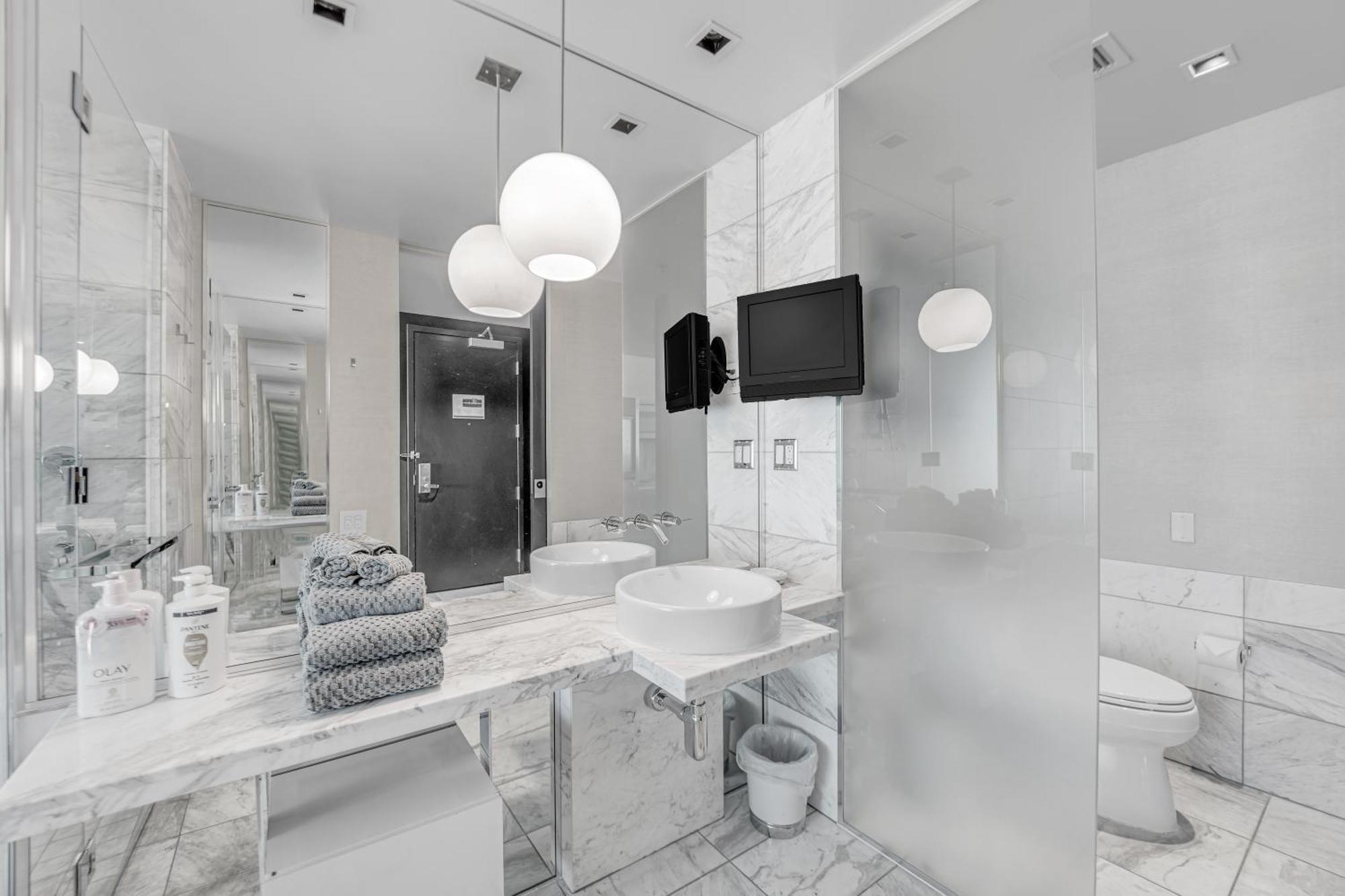 52nd Floor Modern Luxury Studio Strip View
