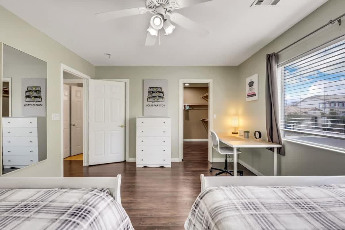 The Designer House With Heated Pool And 10 Min To Strip Great For Family * Las Vegas