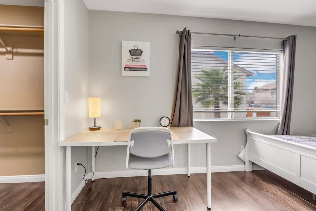 The Designer House With Heated Pool And 10 Min To Strip Great For Family * Las Vegas