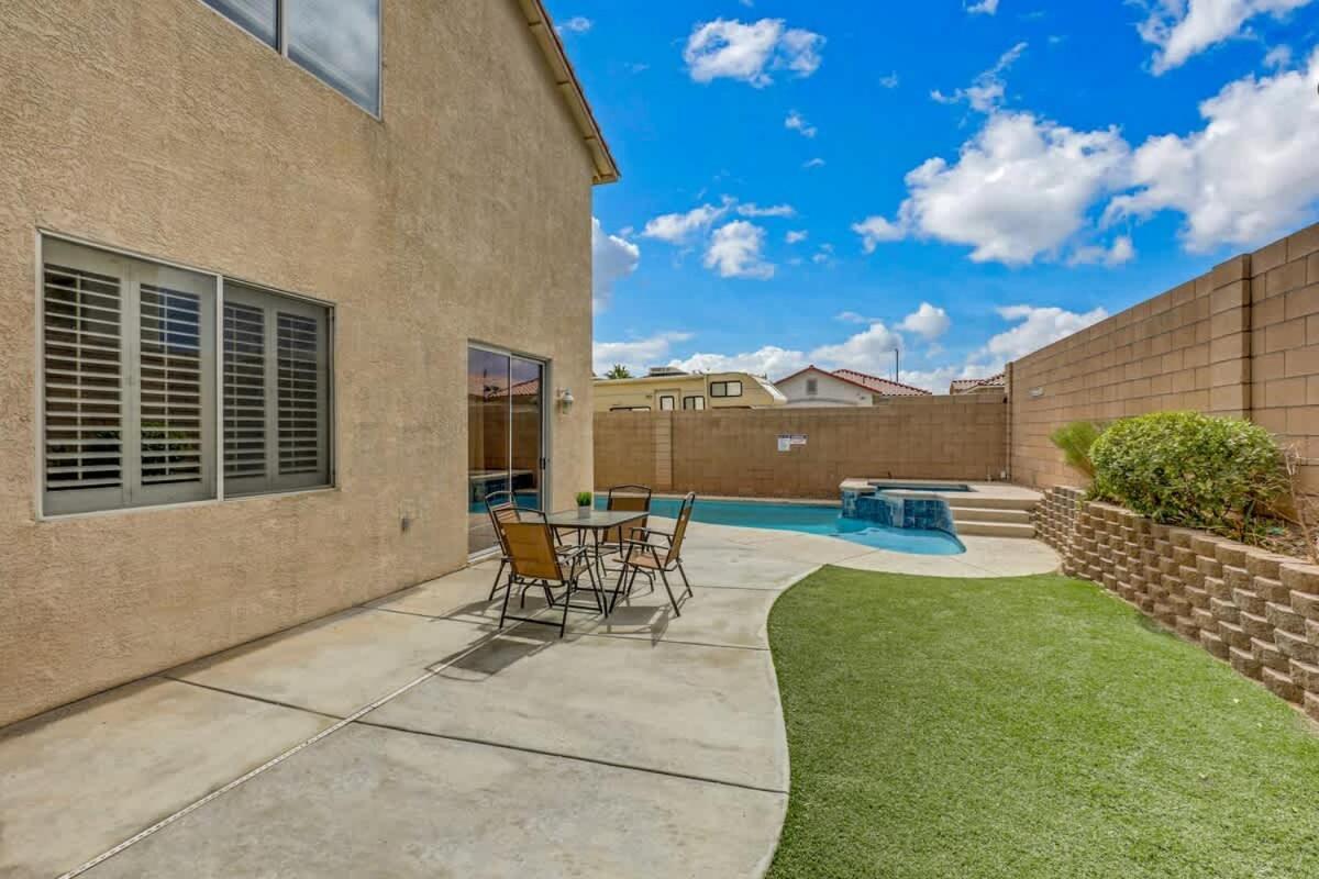 The Designer House With Heated Pool And 10 Min To Strip Great For Family Holiday home *