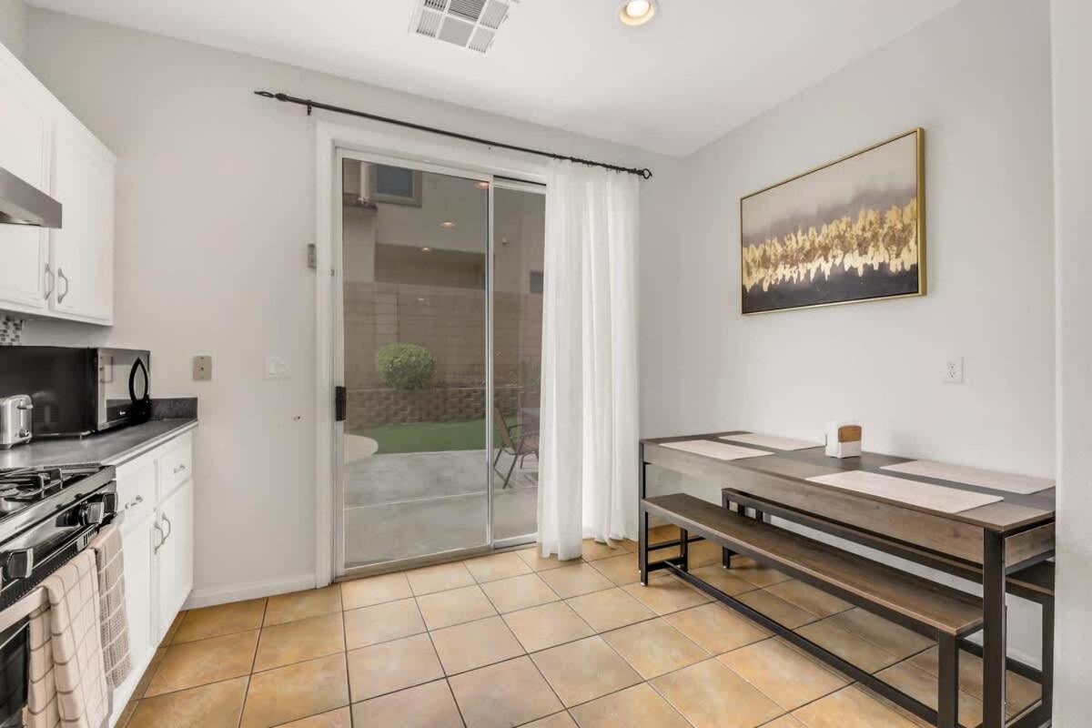 Holiday home The Designer House With Heated Pool And 10 Min To Strip Great For Family Las Vegas