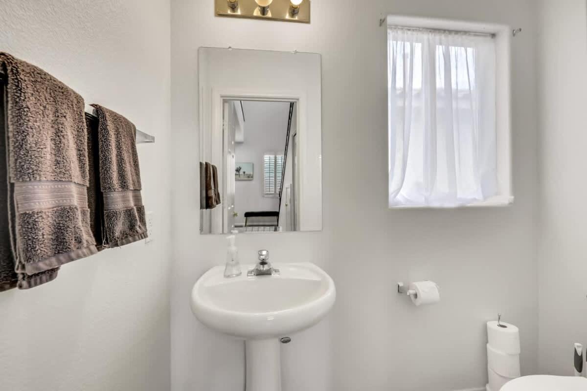 Holiday home The Designer House With Heated Pool And 10 Min To Strip Great For Family