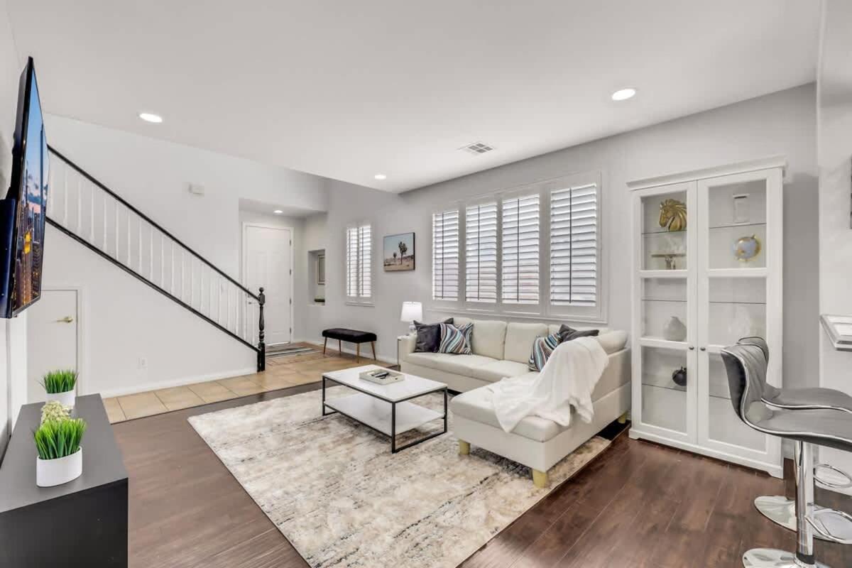 The Designer House With Heated Pool And 10 Min To Strip Great For Family * Las Vegas