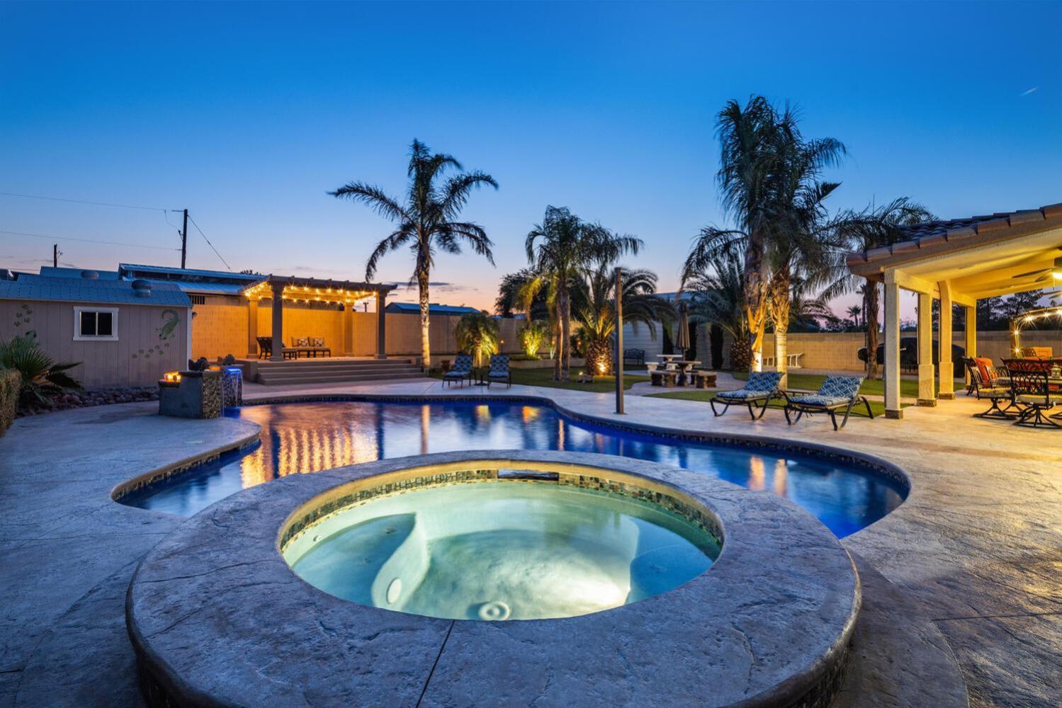 New Luxurious 6br Near Lv Strip W Pool & Holiday home Las Vegas