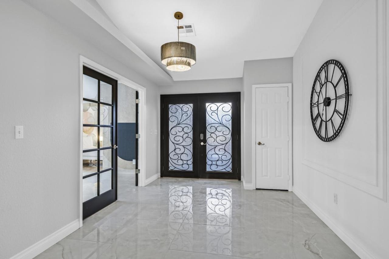 Holiday home New Luxurious 6br Near Lv Strip W Pool & *