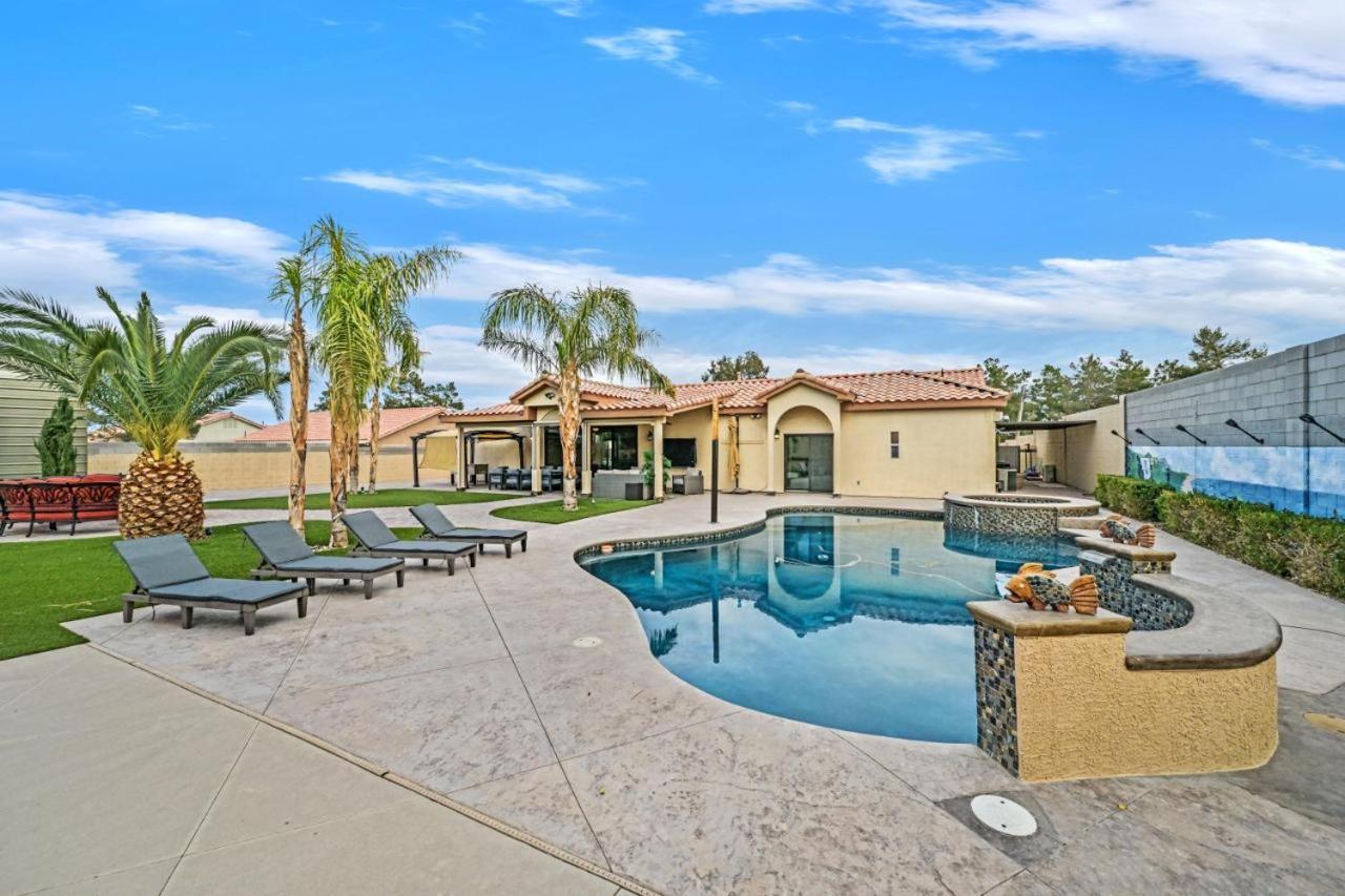 New Luxurious 6br Near Lv Strip W Pool & Holiday home *
