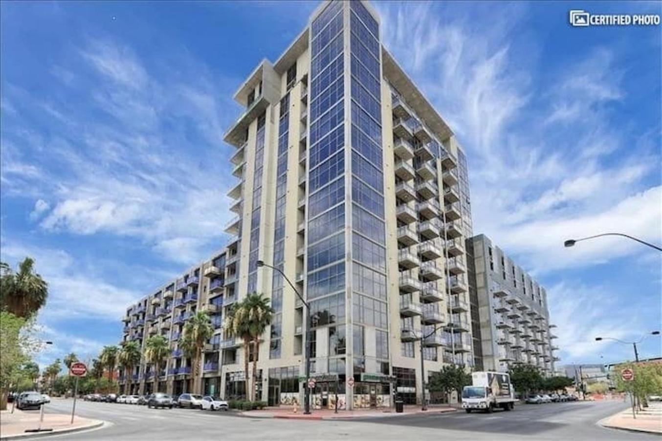 Balcony Luxury High Rise Downtown Fremont Casinos Holiday home