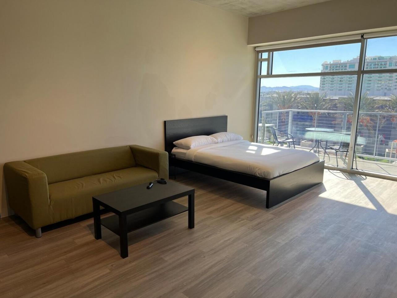 Balcony Luxury High Rise Downtown Fremont Casinos Holiday home Las Vegas