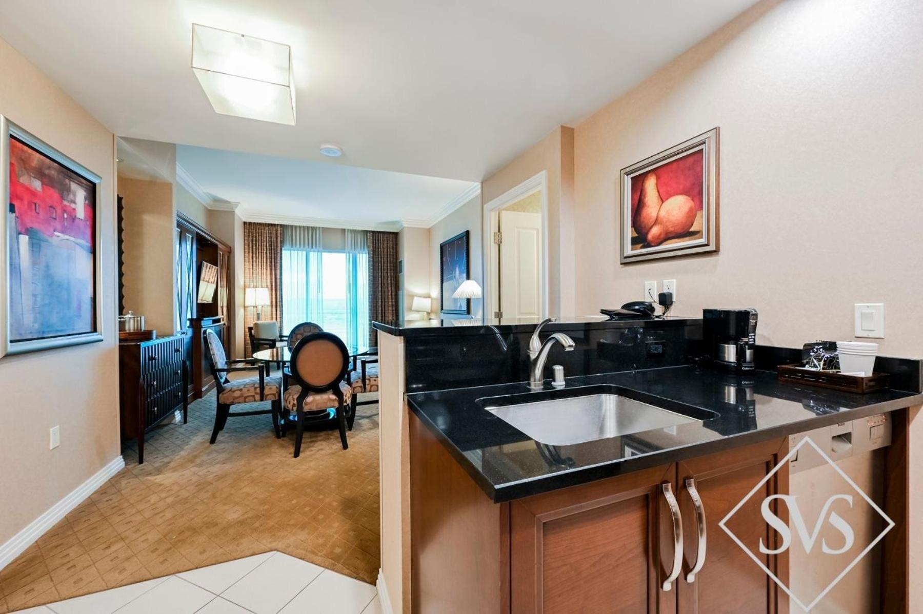 Stripviewsuites At Signature