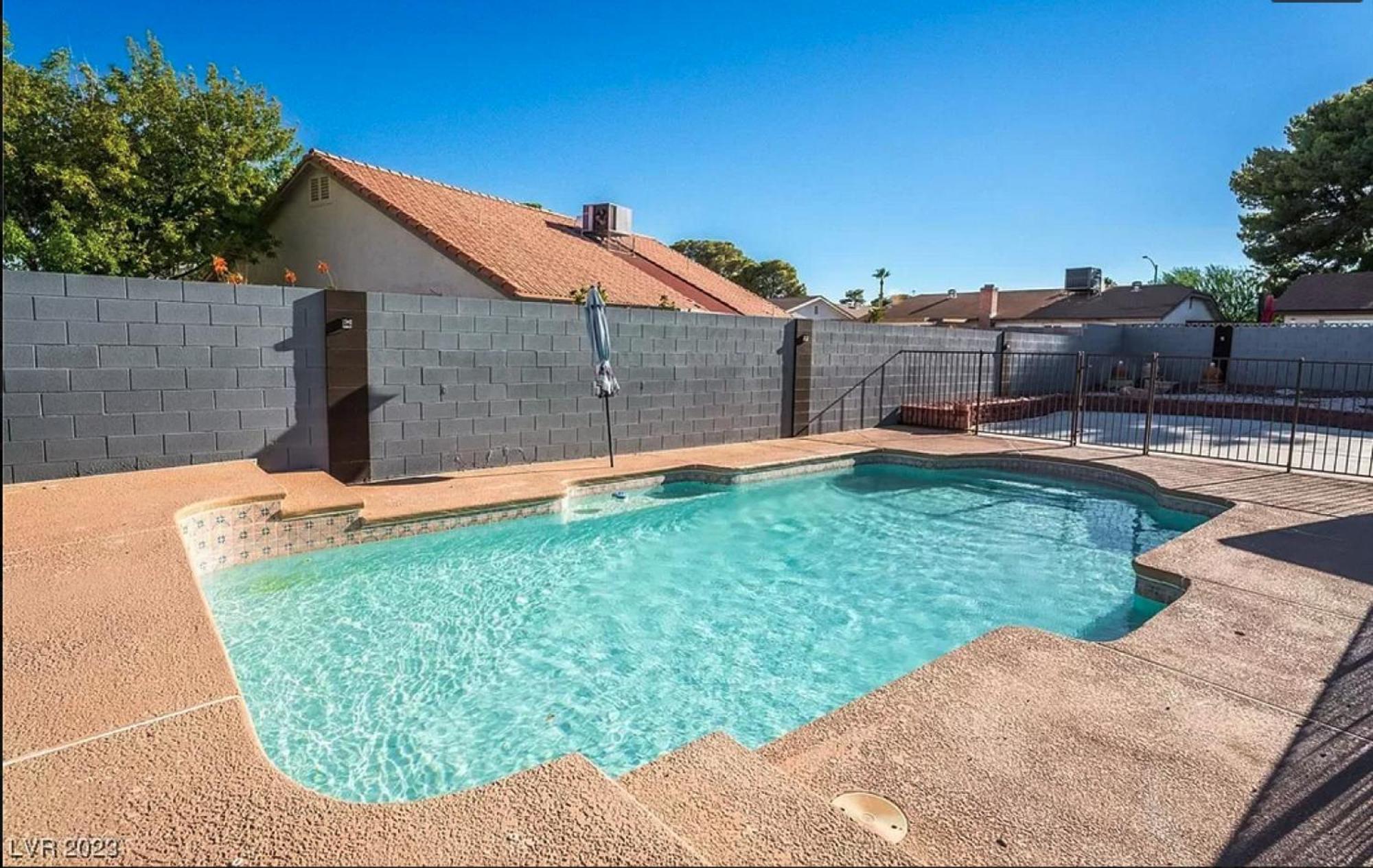 Heated Salt Pool, Bbq, Movie Projector, Stereo, Billiards Table, Arcade Game, Darts - Stone Sanctuary Nw At Childrens Memorial Park, Pool Heat Optional