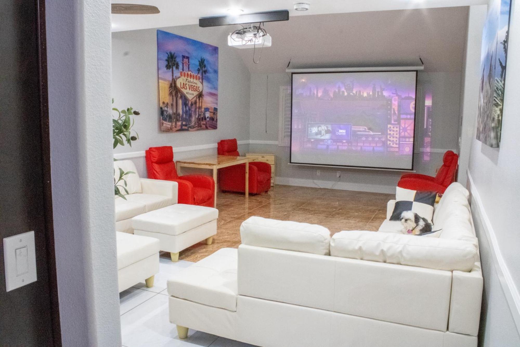 Heated Salt Pool, Bbq, Movie Projector, Stereo, Billiards Table, Arcade Game, Darts - Stone Sanctuary Nw At Childrens Memorial Park, Pool Heat Optional Holiday home Las Vegas
