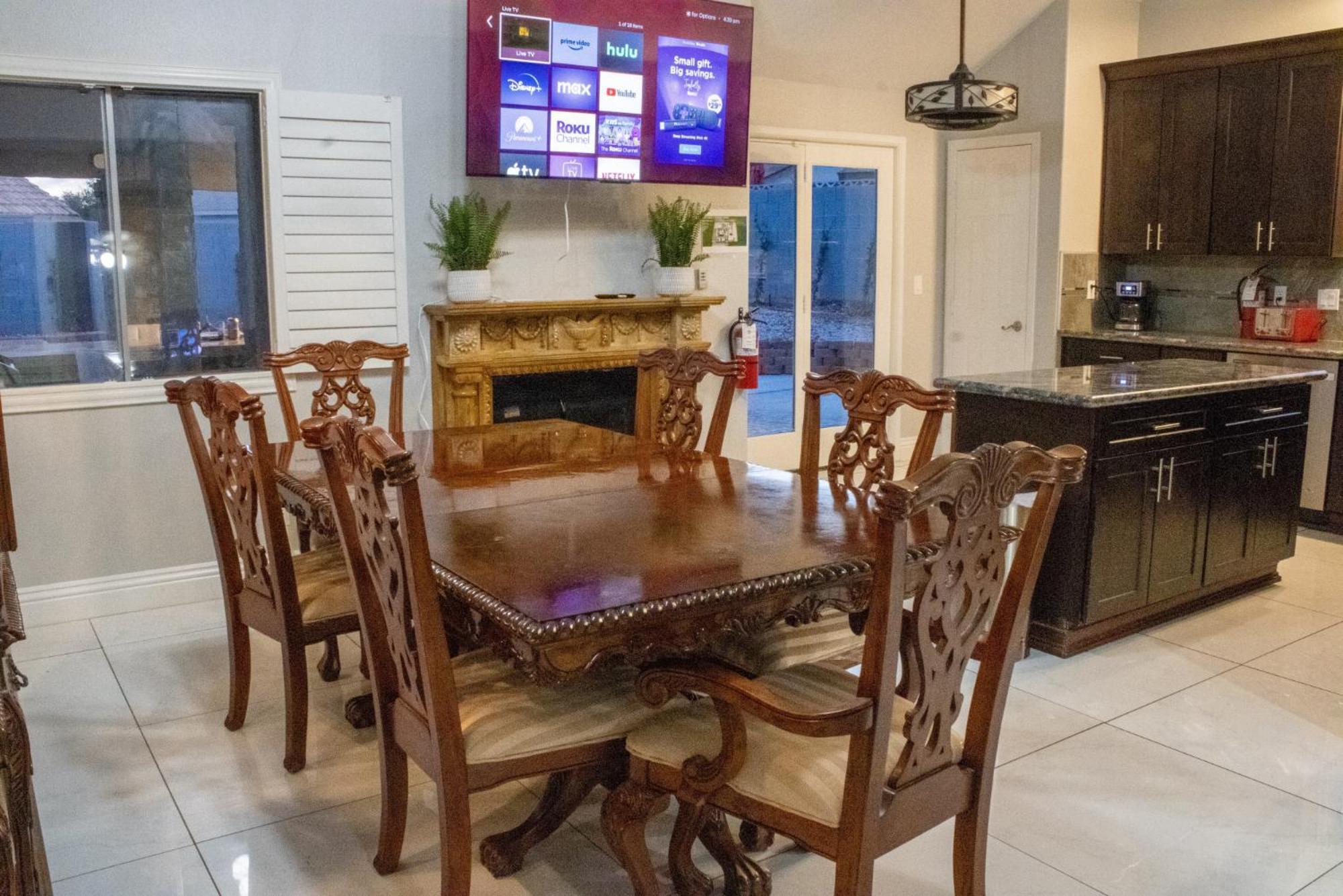 Heated Salt Pool, Bbq, Movie Projector, Stereo, Billiards Table, Arcade Game, Darts - Stone Sanctuary Nw At Childrens Memorial Park, Pool Heat Optional