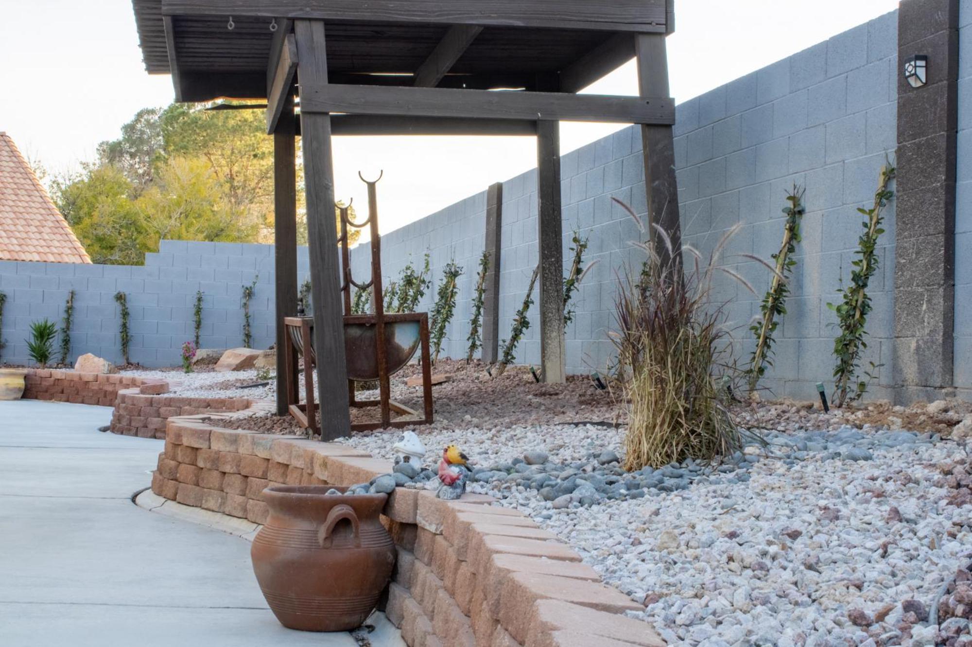 Heated Salt Pool, Bbq, Movie Projector, Stereo, Billiards Table, Arcade Game, Darts - Stone Sanctuary Nw At Childrens Memorial Park, Pool Heat Optional Holiday home *