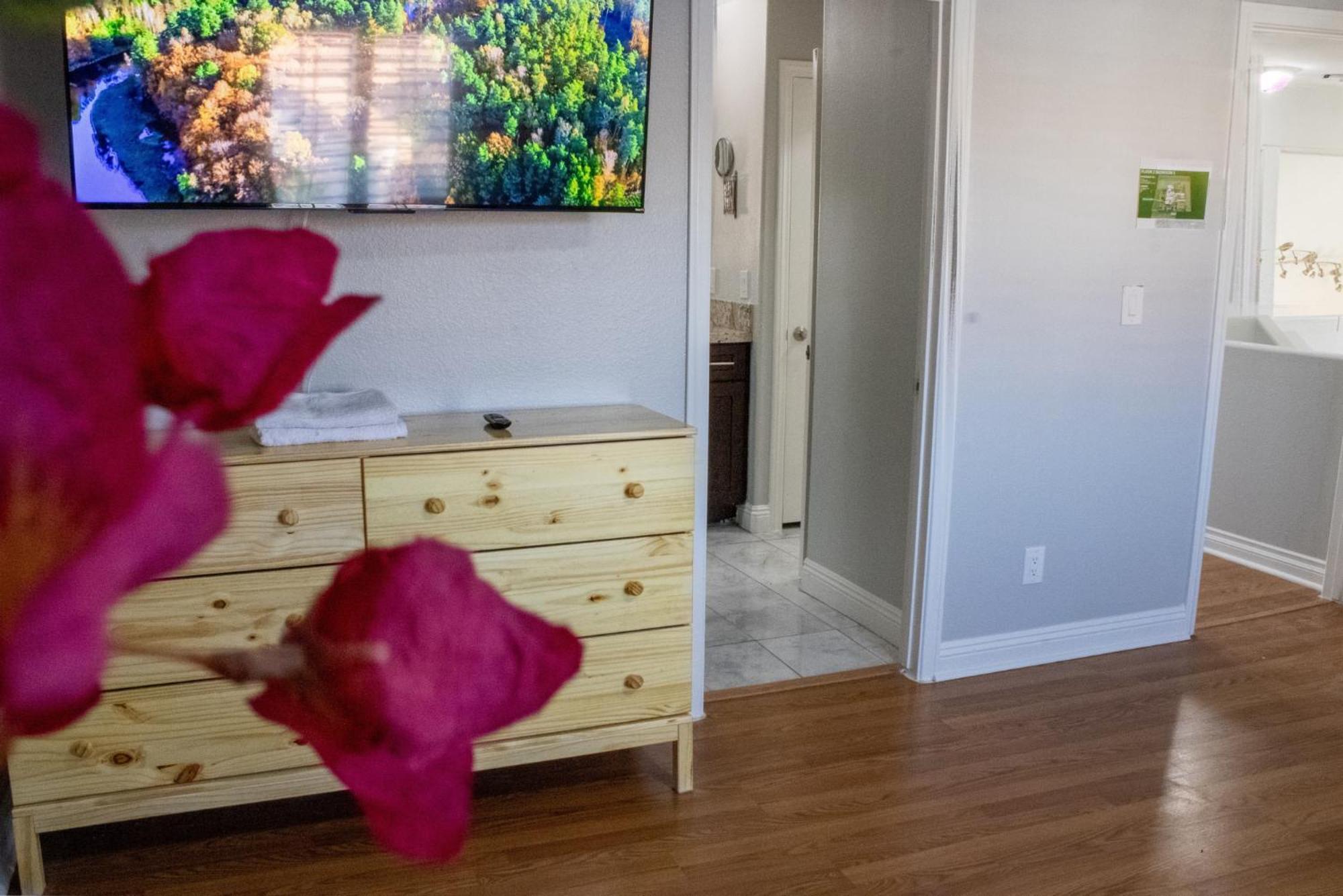Heated Salt Pool, Bbq, Movie Projector, Stereo, Billiards Table, Arcade Game, Darts - Stone Sanctuary Nw At Childrens Memorial Park, Pool Heat Optional Holiday home