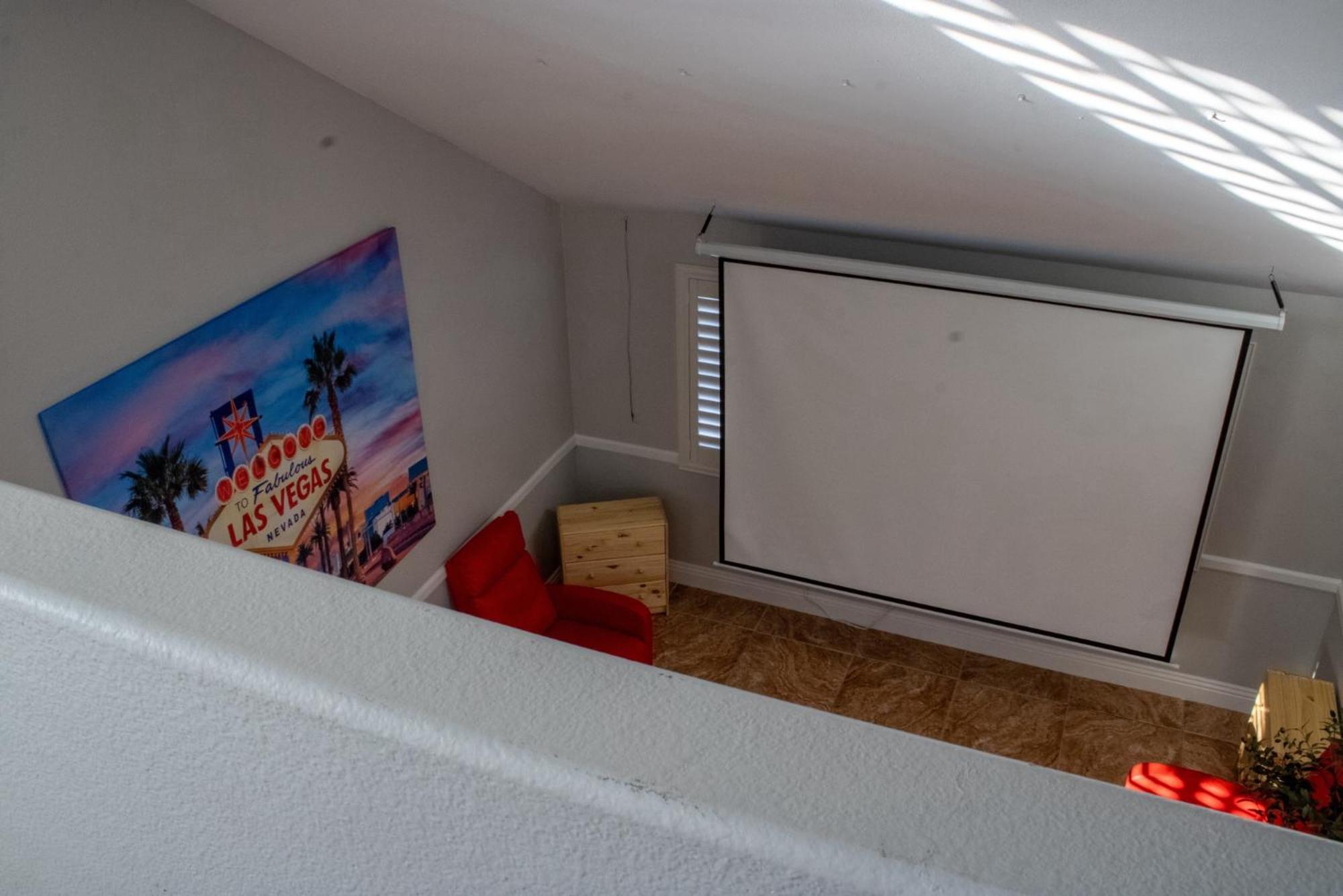 Holiday home Heated Salt Pool, Bbq, Movie Projector, Stereo, Billiards Table, Arcade Game, Darts - Stone Sanctuary Nw At Childrens Memorial Park, Pool Heat Optional Las Vegas