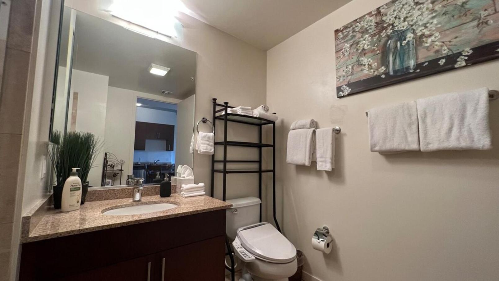 Balcony Luxury High Rise Downtown Fremont Casinos Holiday home *