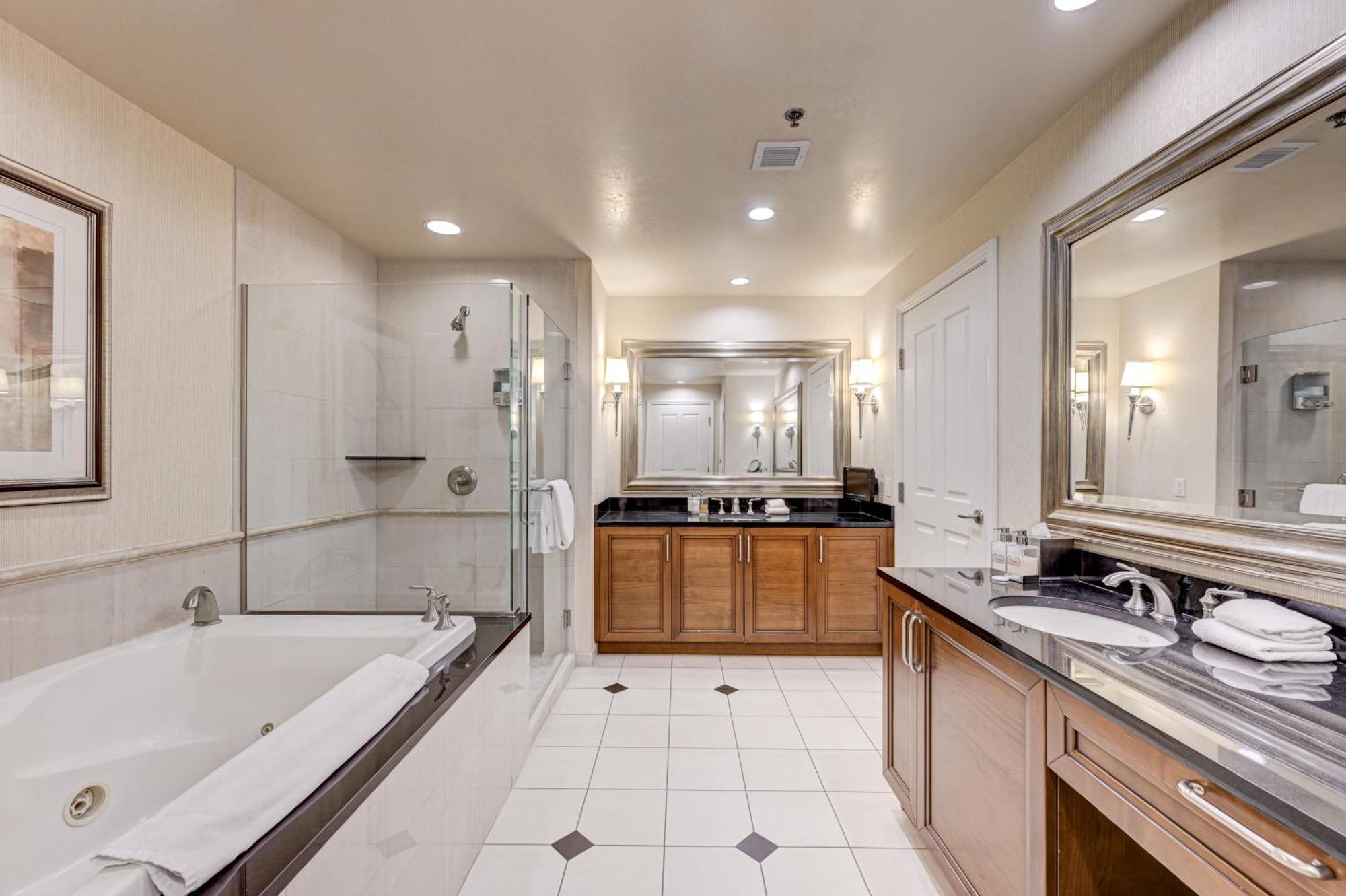 Signature Mgm 1 Bedroom Penthouse *