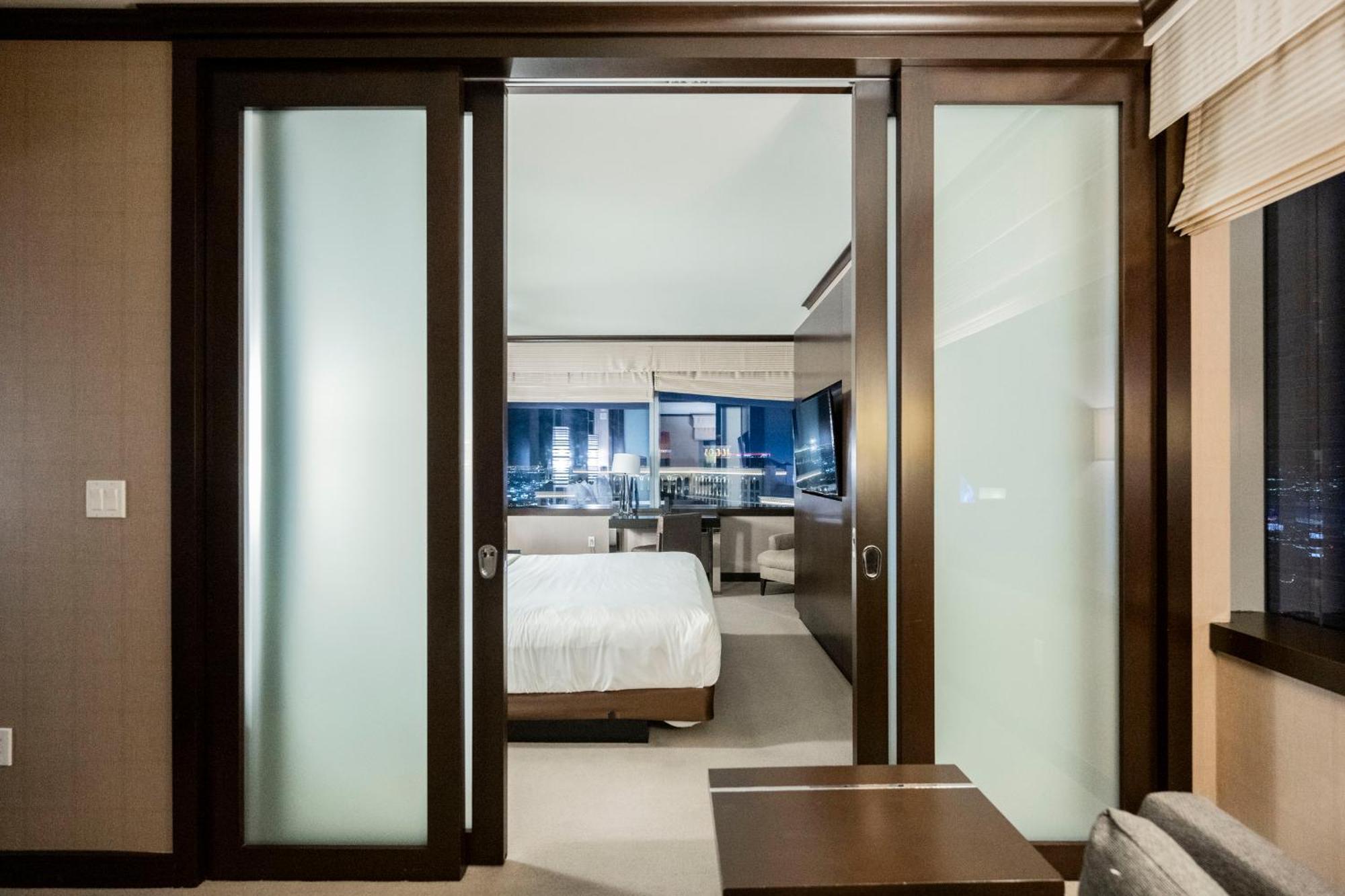 Stripviewsuites At Vdara Aparthotel