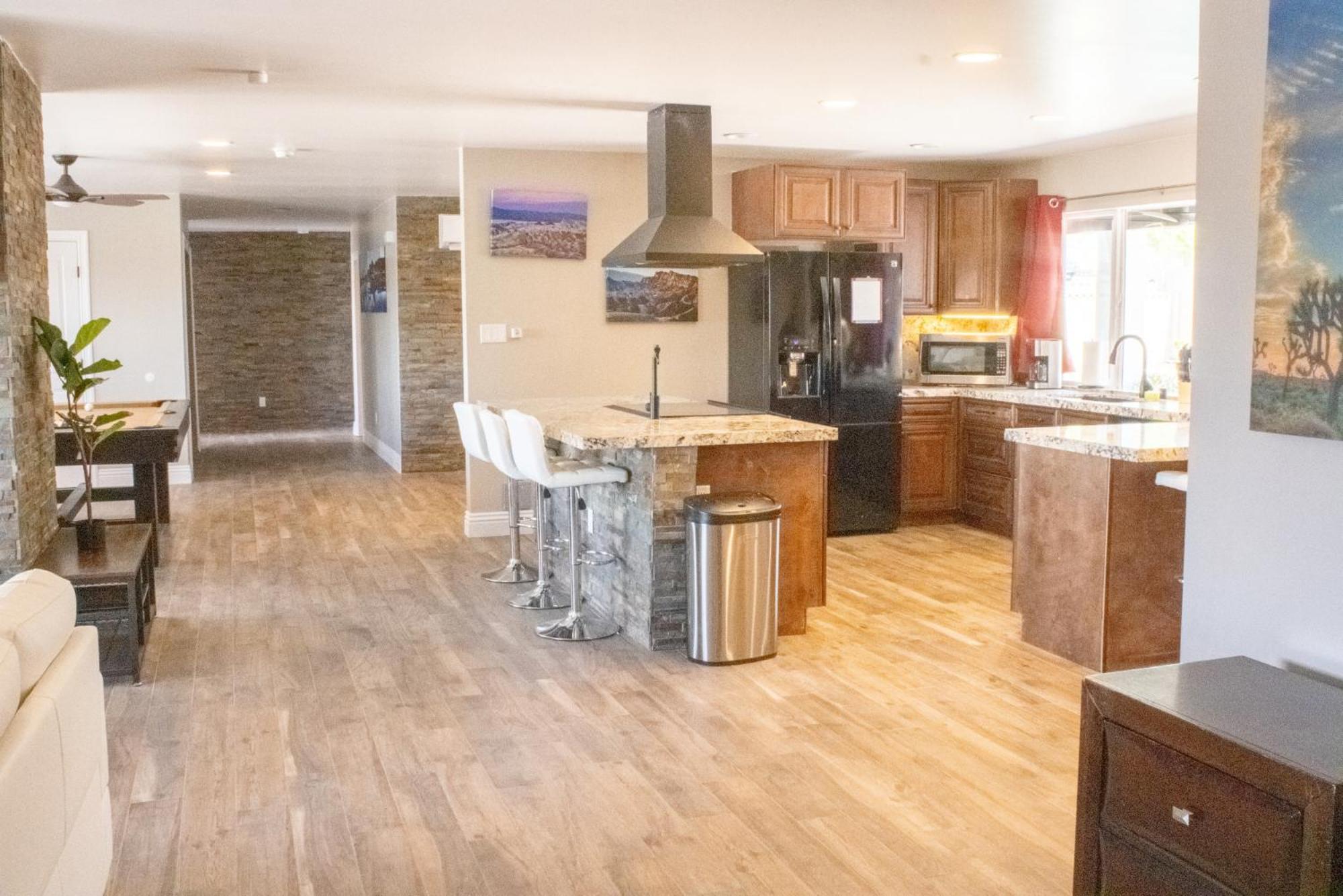 Holiday home Lux Private - Pool, Billiards, 8 Smart Tvs, Board Games, Cotton Bedding - The Stone Sanctuary At Mccullough Hills Trailhead *